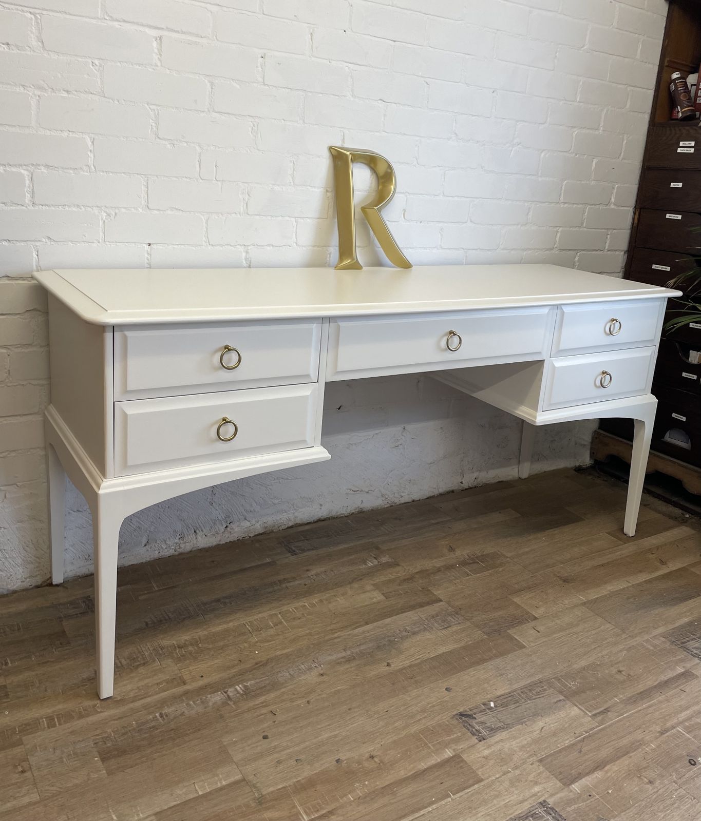 Stag Minstrel Dressing Table Painted Jasmine White photo furniture