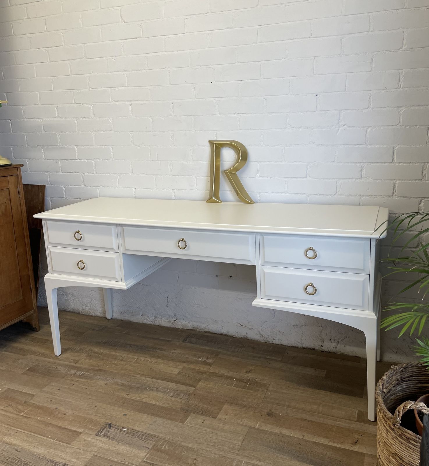 Stag Minstrel Dressing Table Painted Jasmine White photo for sale