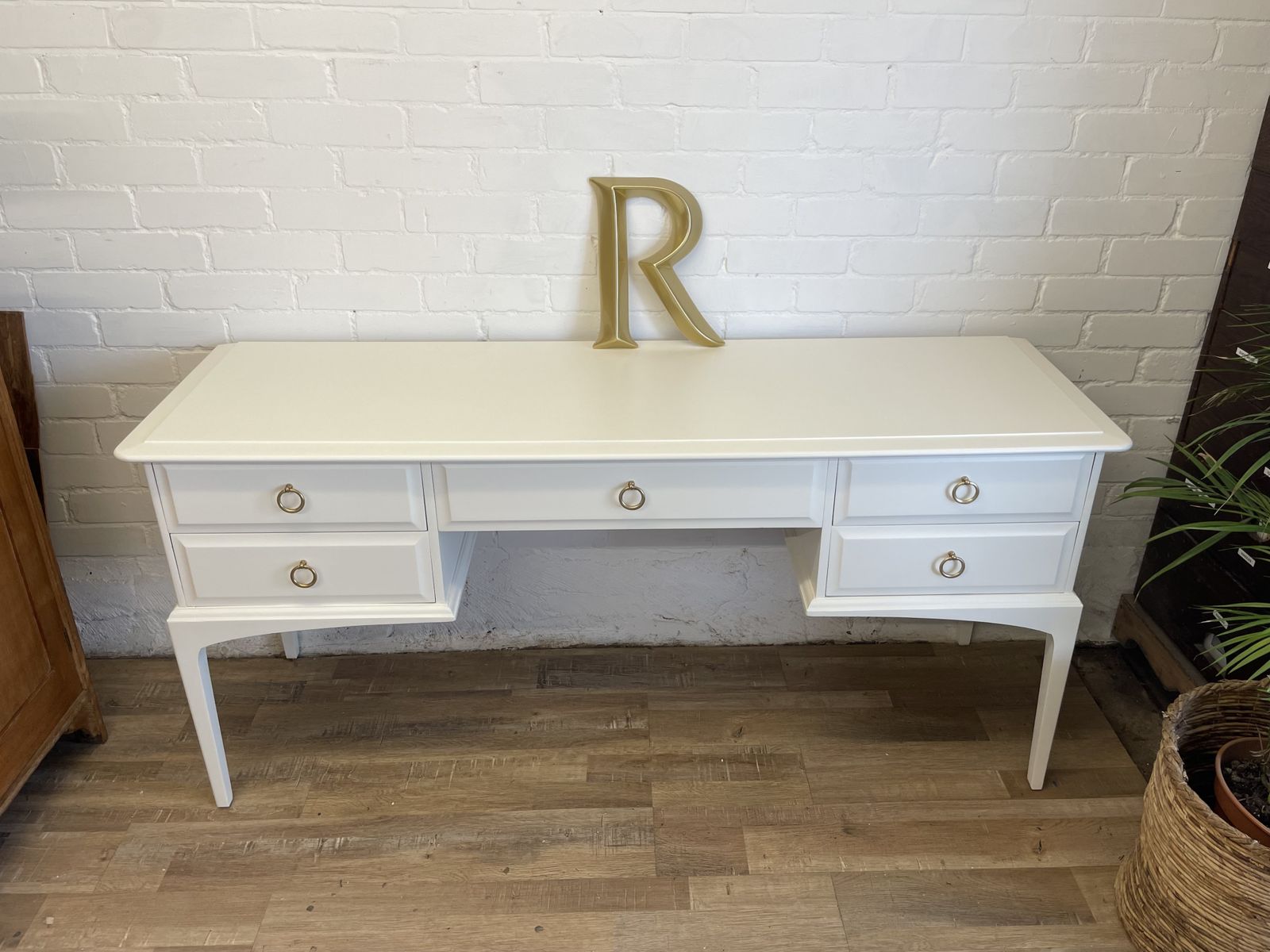 Stag Minstrel Dressing Table Painted Jasmine White photo 595.0