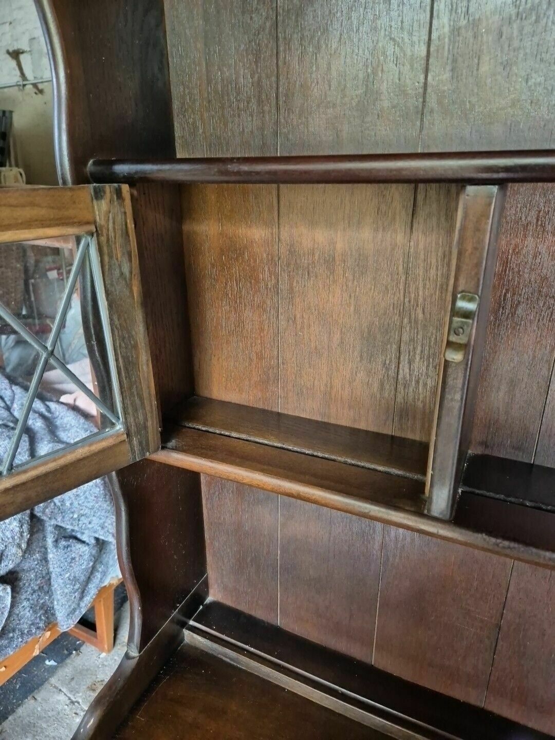 photo vintage Vintage, Oak, Old Charm Style Display Cabinet With 4 Cupboards & 4 Drawers,