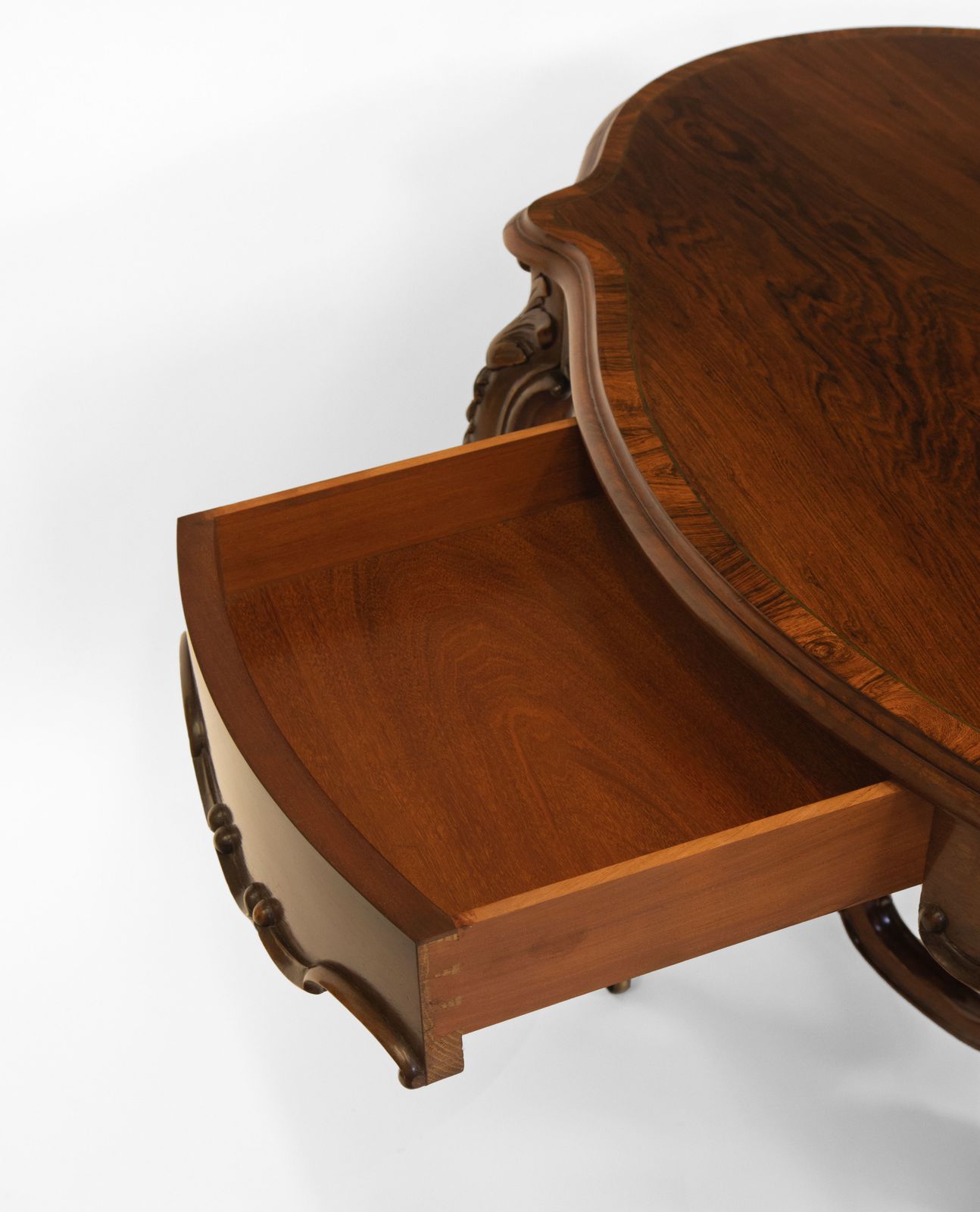 photo vintage Fine Victorian Rosewood Rococo Revival Carved Centre Hall Table Circa 1850
