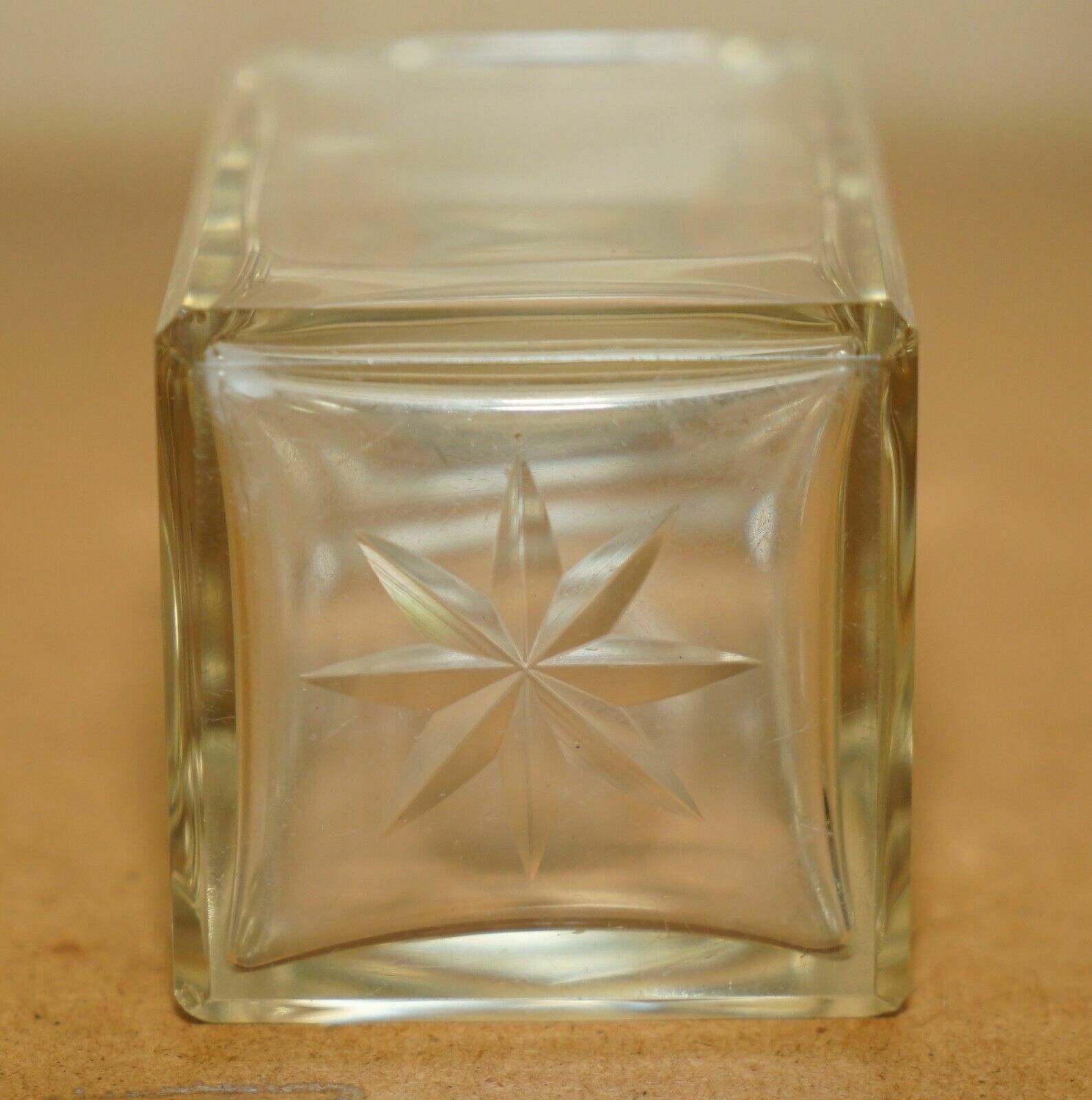 photo furniture Fine 1906 Antique Edwardian Whisky Spirit Decanter With Sterling Silver Collar