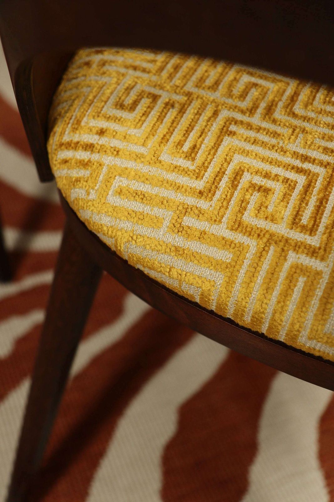 Art Deco Set Of 4 Chairs Dining Chairs Oak Wood And Geometrical Jacquard Yellow Gold Upholstery photo vinterior
