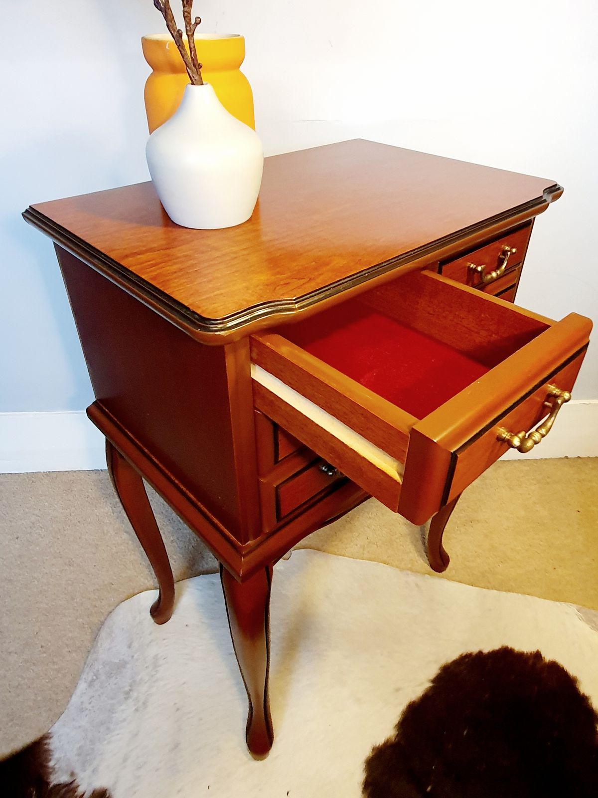 Queen Anne Style Reproduction Antique Chiffonier, Beside Or Side Table, With 4 Drawers. photo vintage