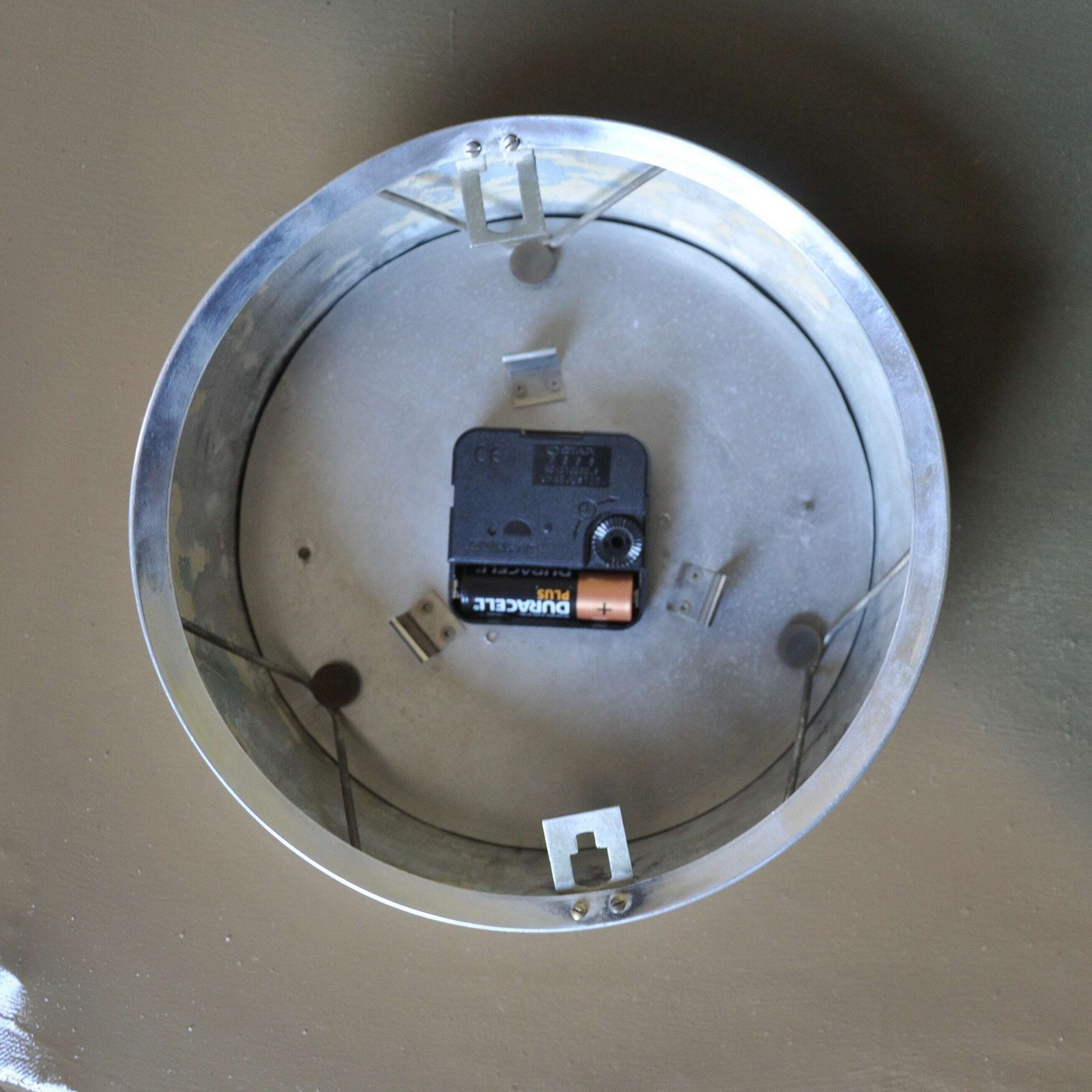 Auricoste Wall Clock In Shiny Aluminium, Last Century, Quartz Battery Mechanism photo 115.0
