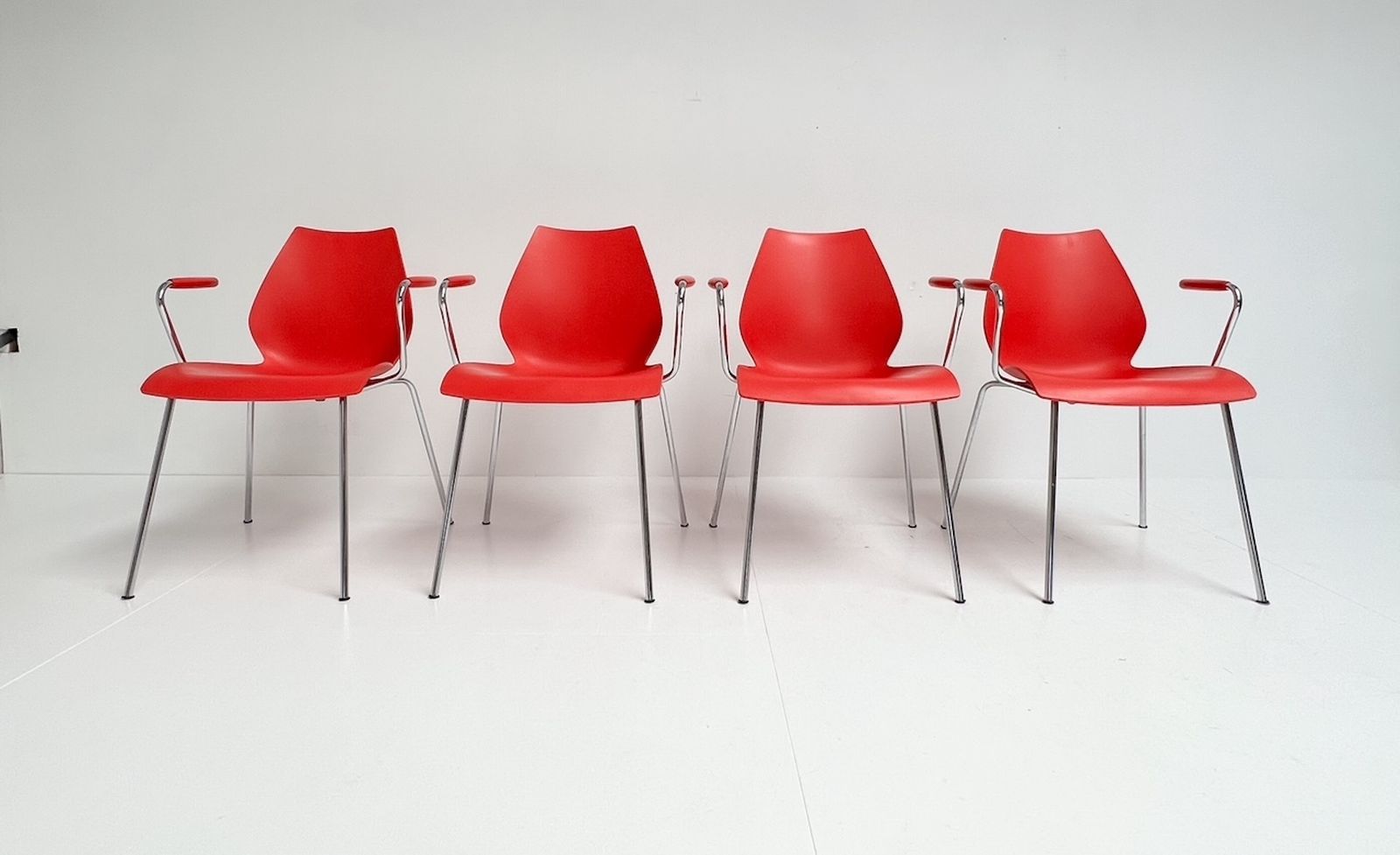 Set Of 4 Maui Kartell Chairs By Vico Magistretti, 1980s