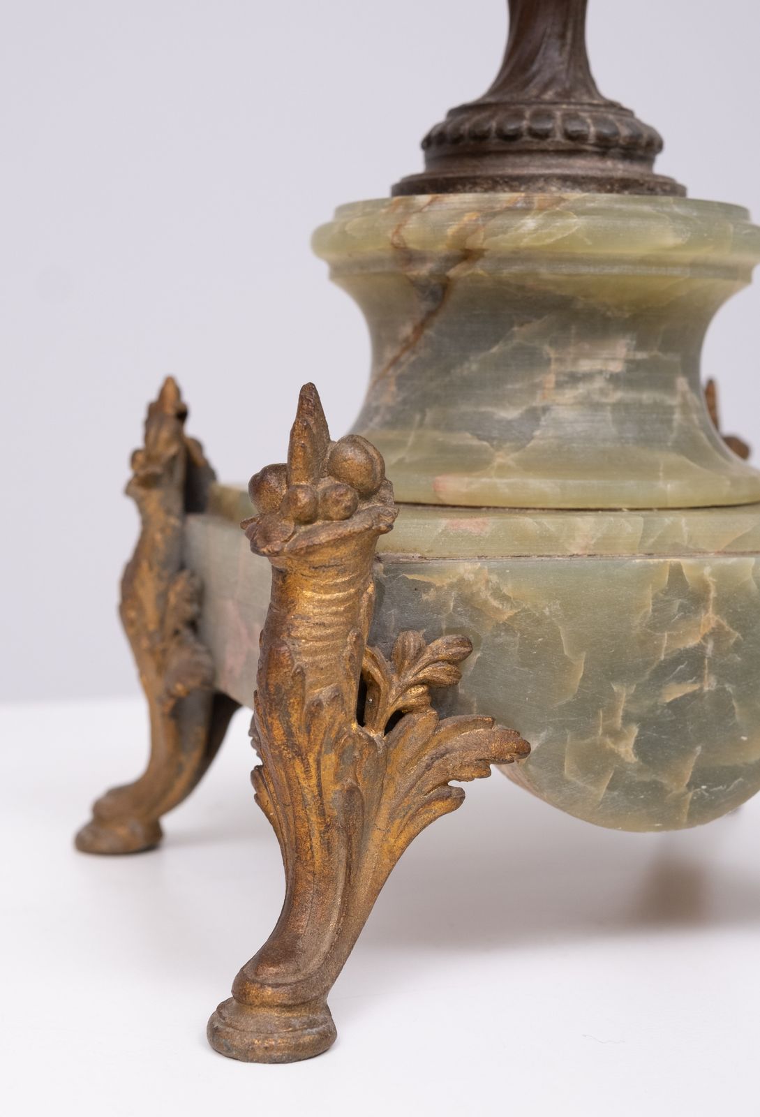 Set Franse Antieke Louis XVI Kandelaars, Ca. Jaren 1880 photo for sale