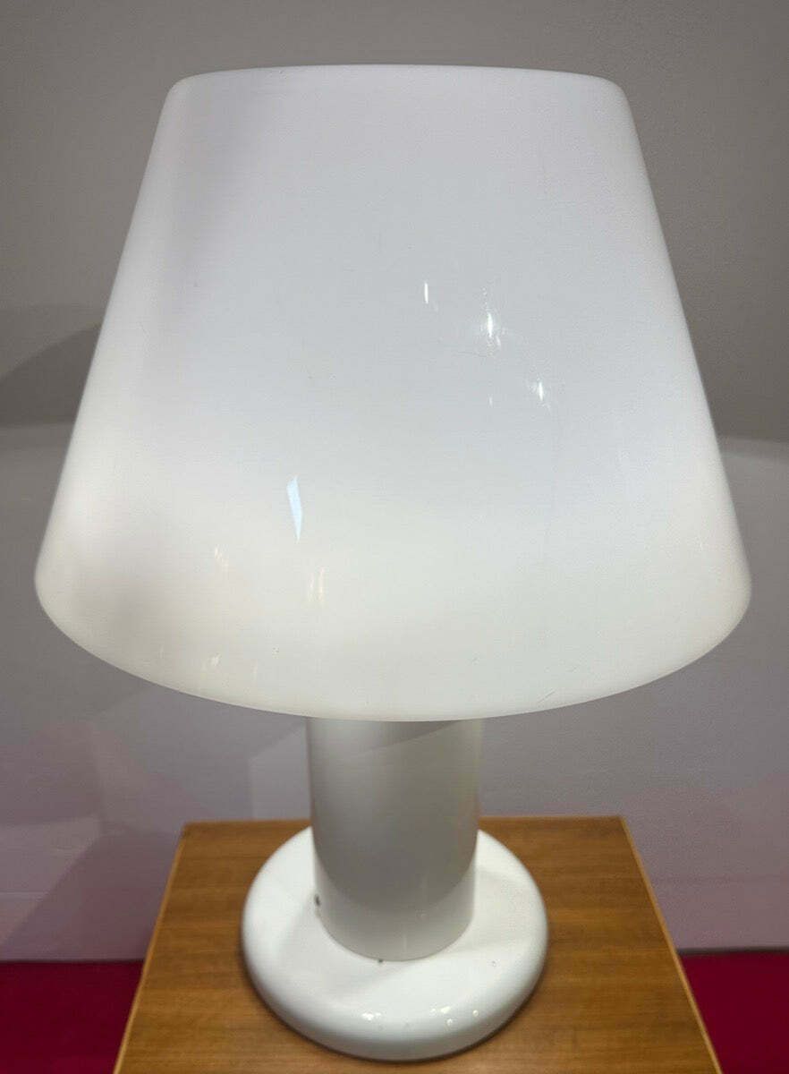 1970s Italian Guzzini White Lacquered Metal Table Lamp photo 383.0