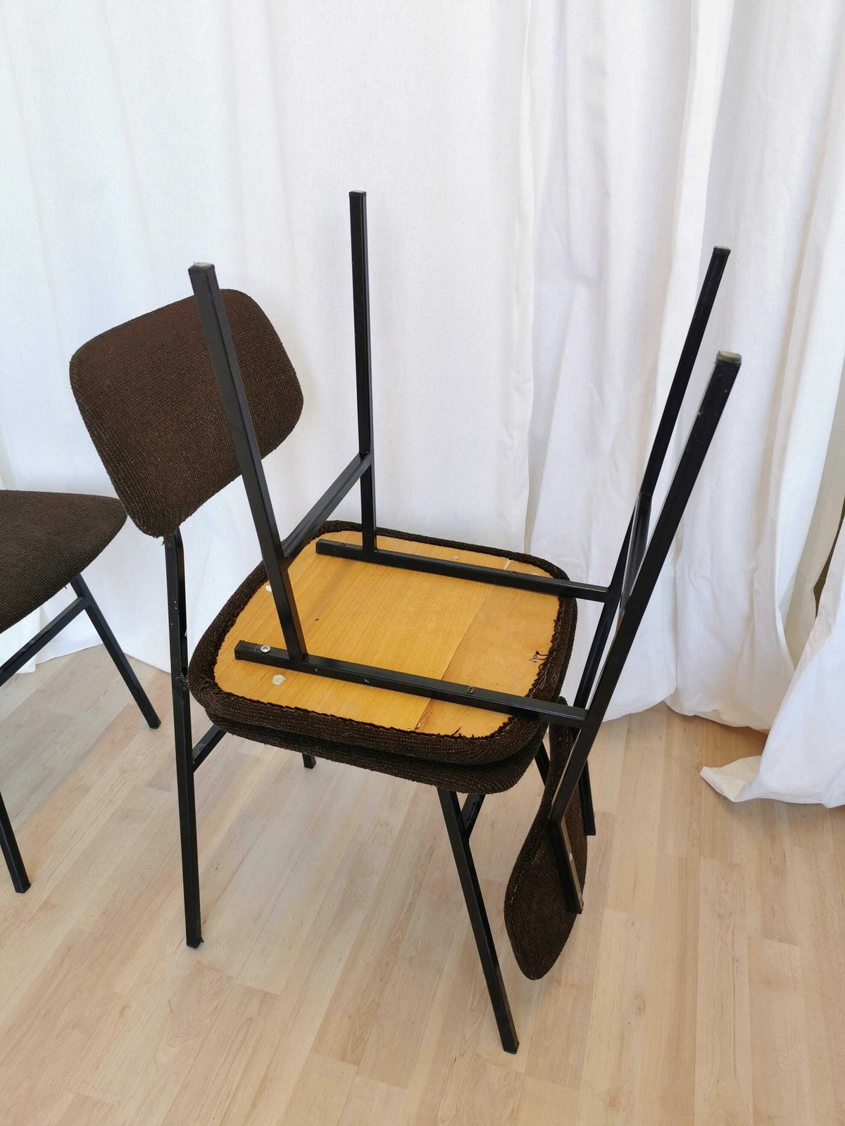 Set Of 4 Vintage Brown Dine Chairs / 1970s Yugoslavia / Metal Base Brown Fabric / Retro School Dining Chairs By Stol Kamnik photo vinterior