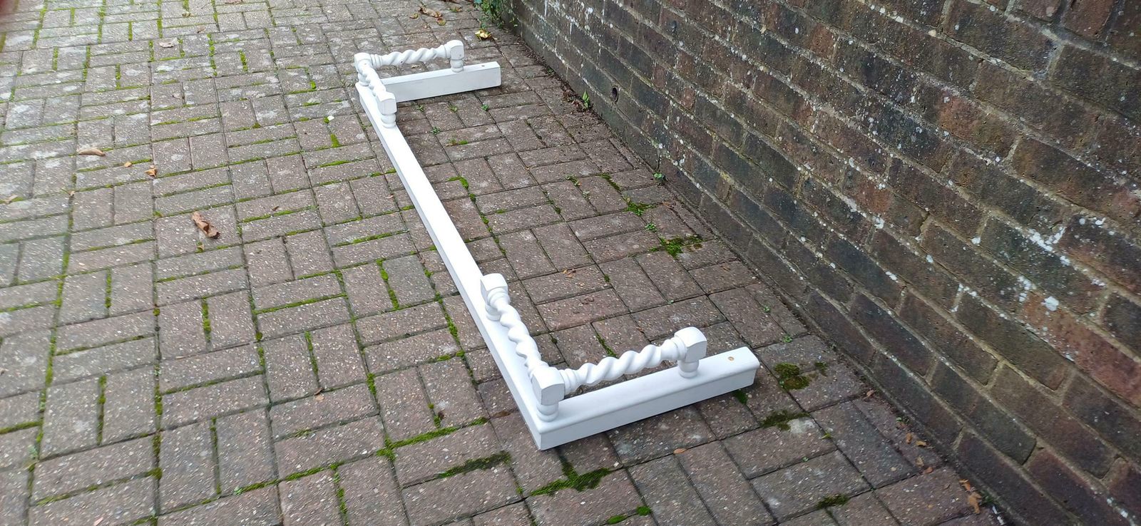 Huge Quality Vintage Style Aesthetic Painted Fireplace Curb Fender Guard Barley Twist Decoration. photo Home Fixtures