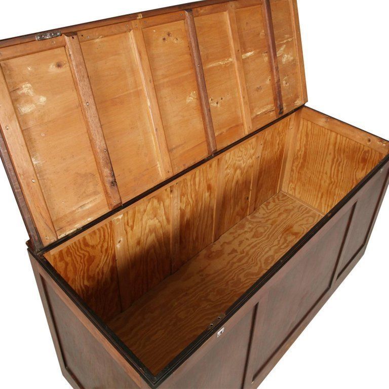 Midcentury Large Trunk For Furs Shelter In Solid Wood Of Pine Polished To Wax photo 5158.4