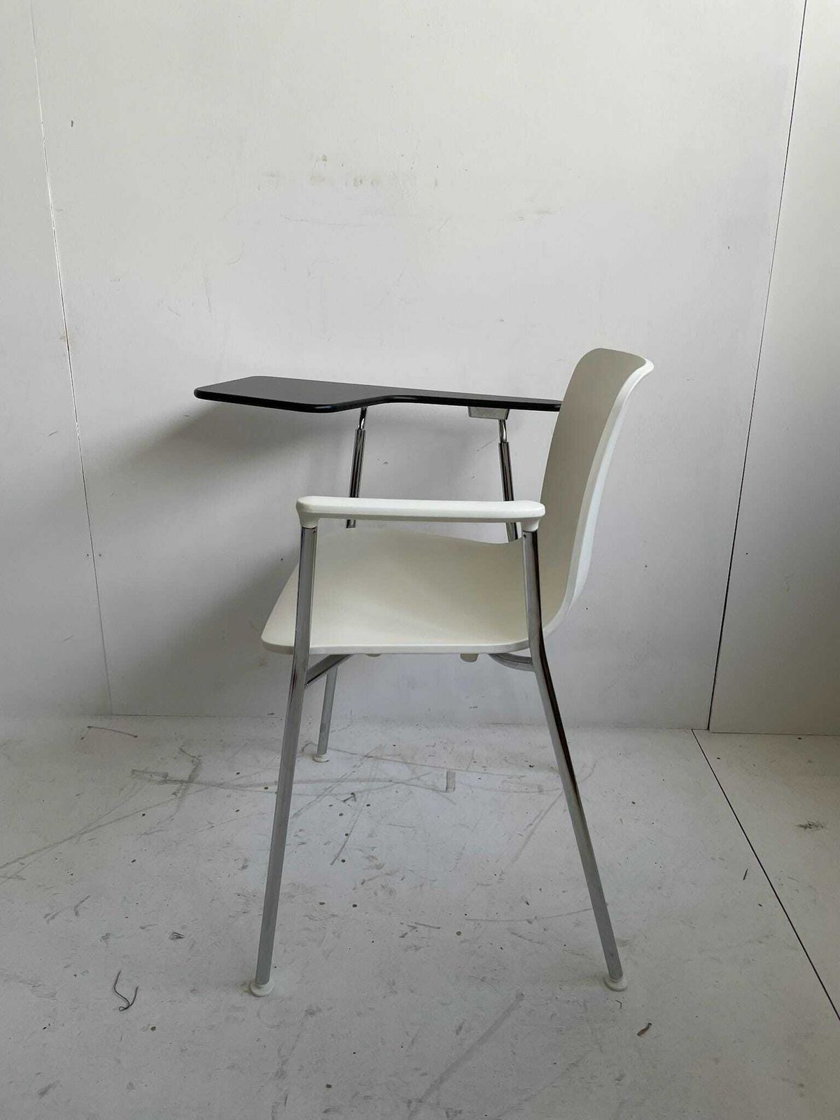 Hal Tube White Office Chair By Jasper Morrison For Vitra With Black Flip Table photo Furniture