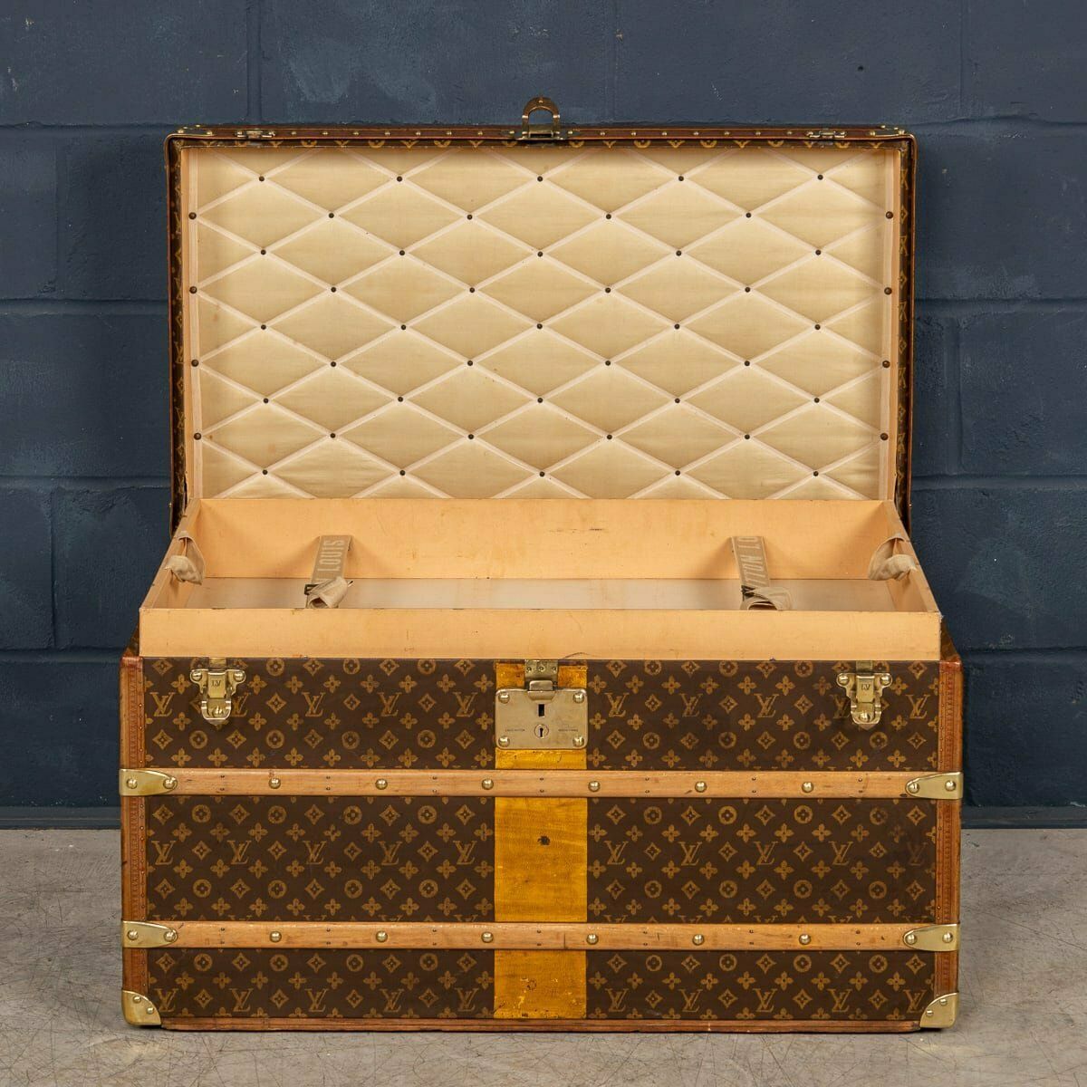 20thc Louis Vuitton Courier Trunk In Monogram Canvas, France C.1930 photo vintage
