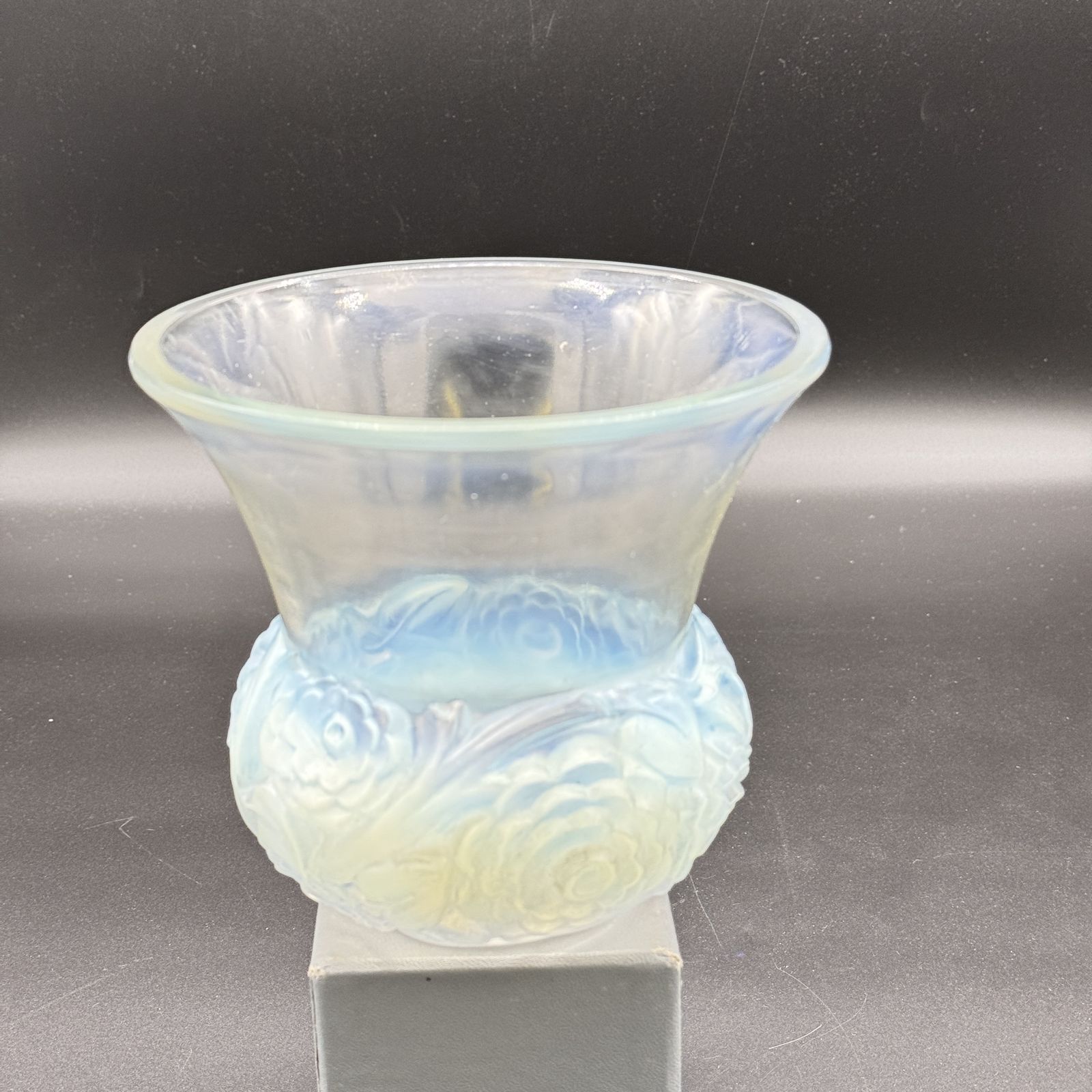 An Opalescent Glass Renoncules Vase By R.Lalique photo 3200.0