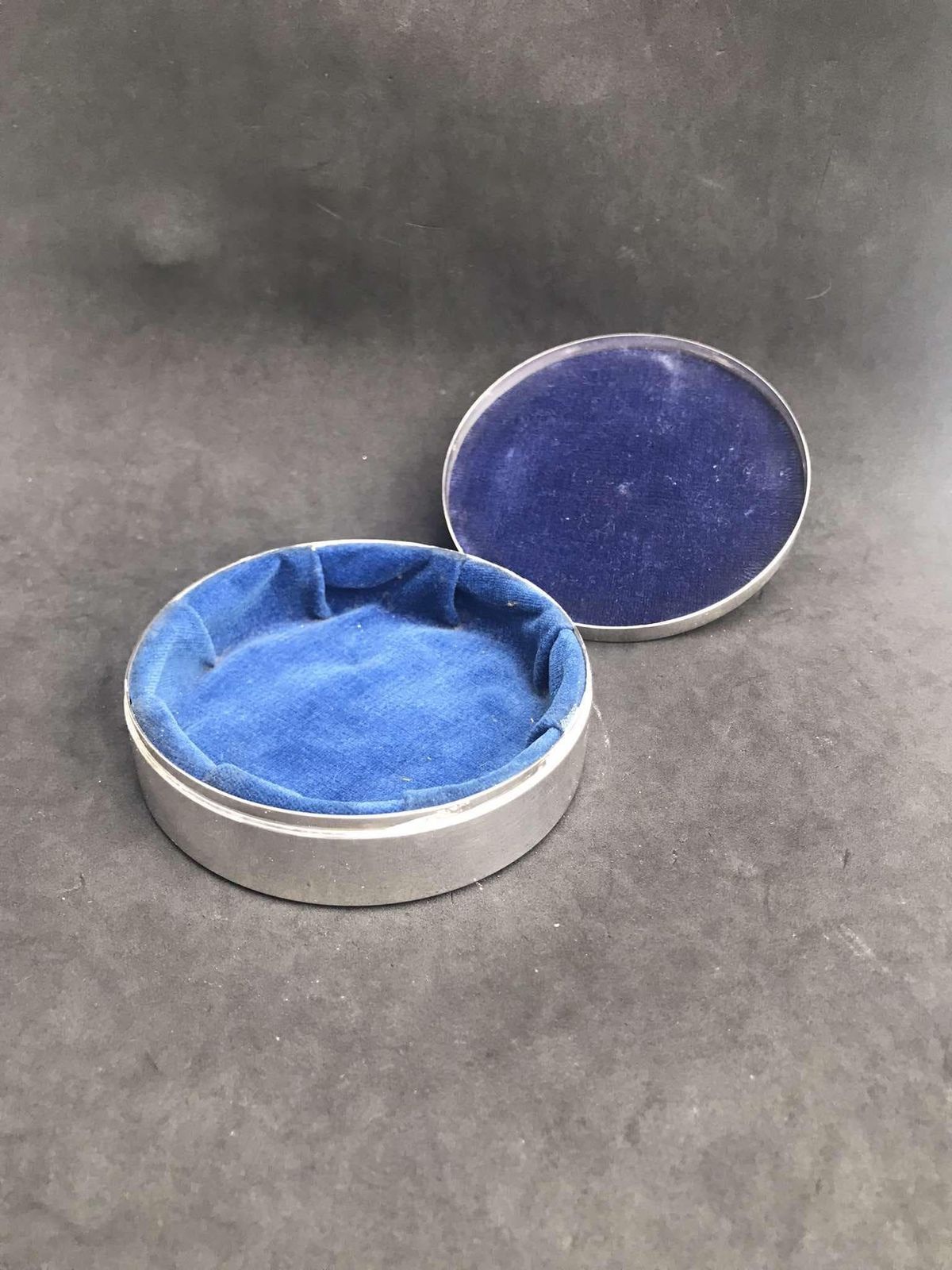 Box Jewelry Round Silver Plated France Art Nouveau Desk Accessories, Vanity Decor Round Cufflinks Box Gift For Him Ring Box Bracelets Velvet photo vinterior