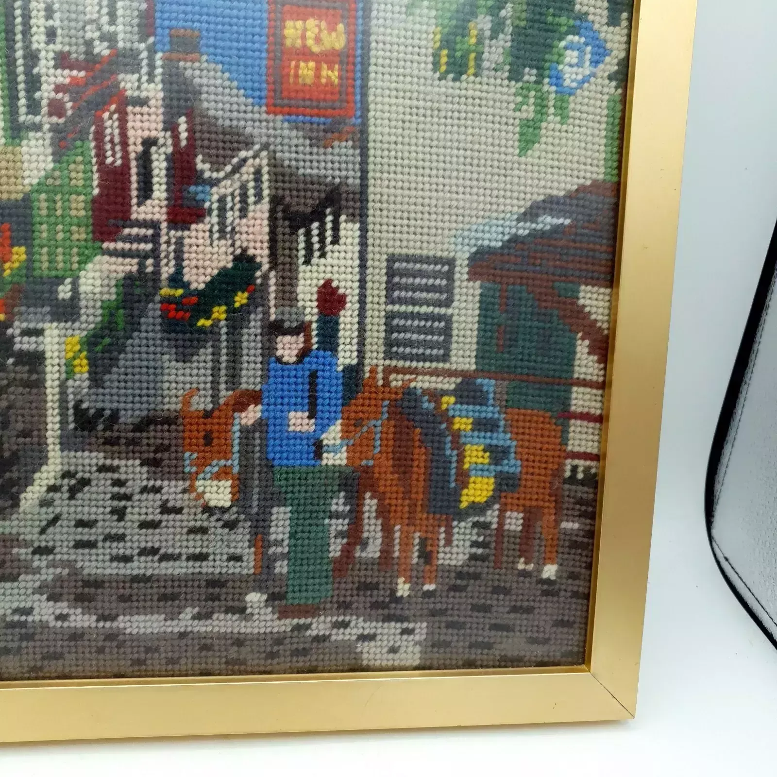 photo furniture Needlepoint, Clovelly, Devon New Inn Hotel Portrait 42.5 X 32.6cm Complete Frame