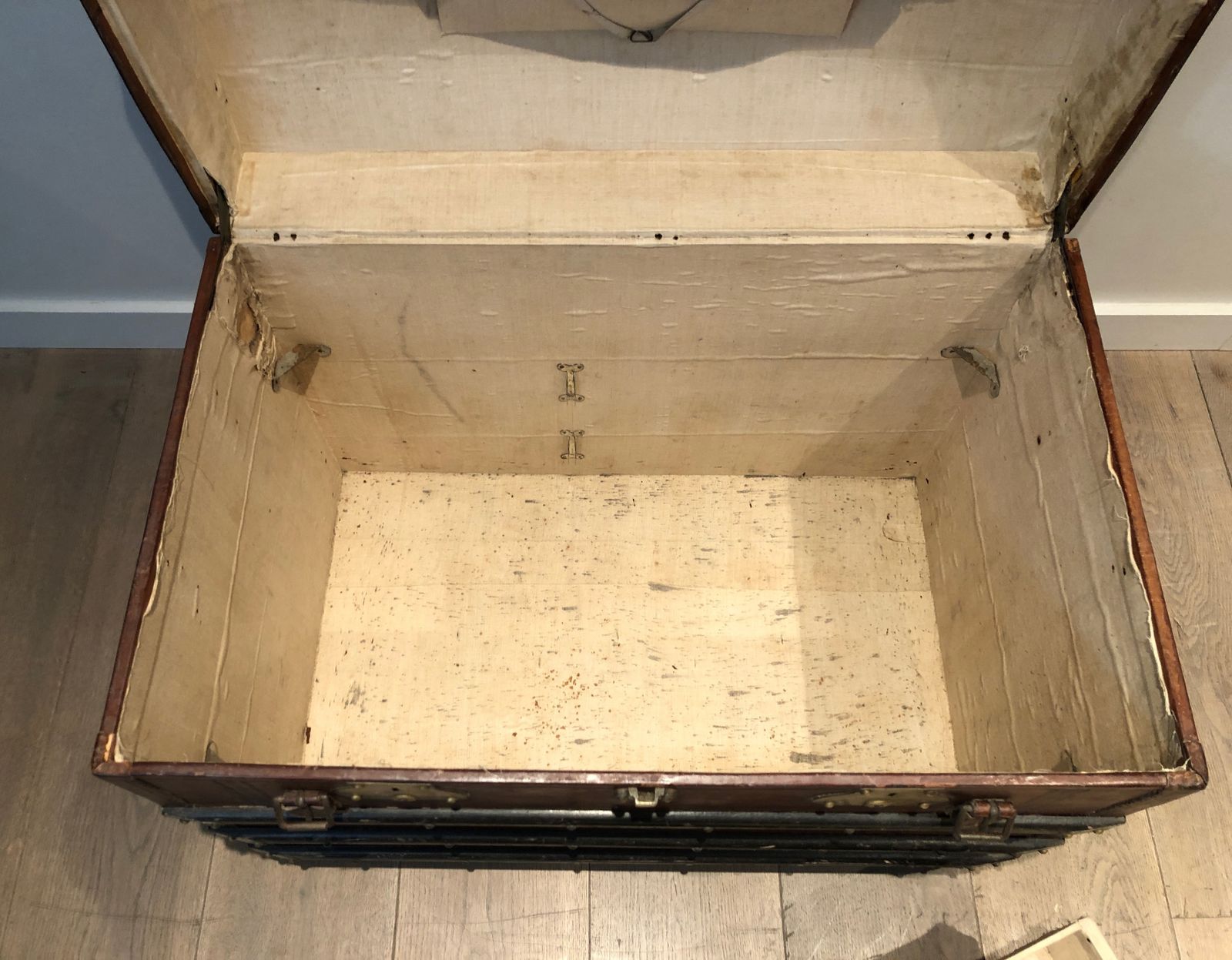 1500.0 Domed Travel Trunk In Leather, Wood And Brass photo