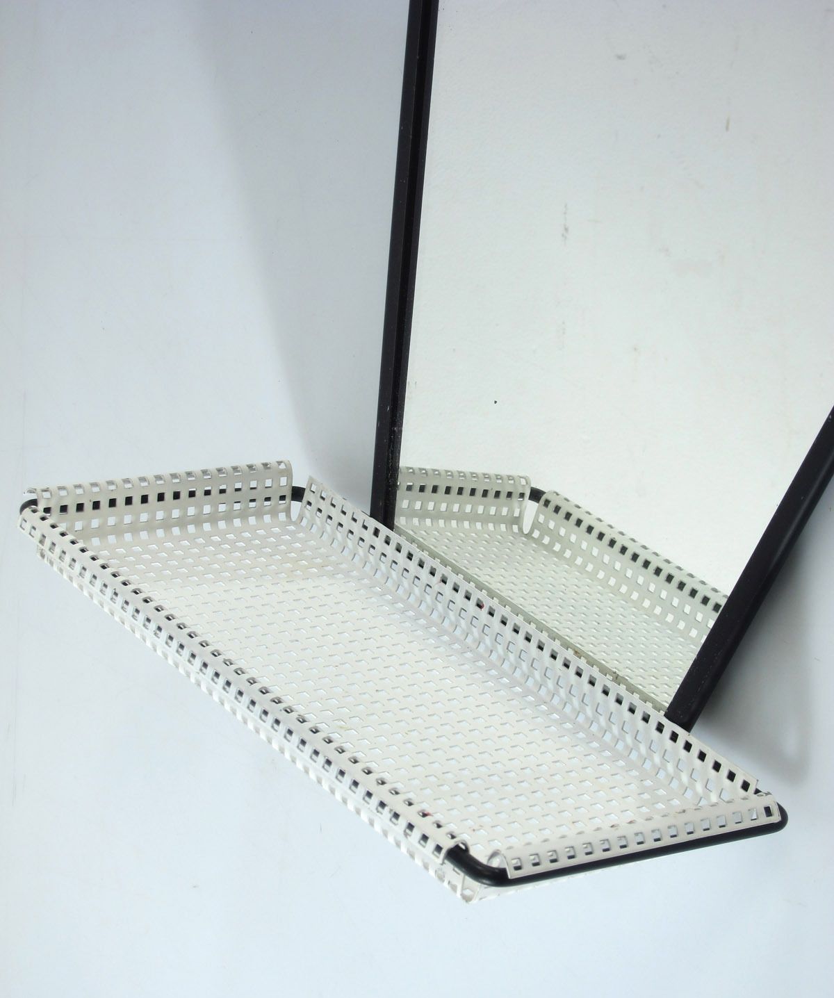 Mathieu Matégot Artimeta Spiegel Met Plankje photo Woonaccessoires