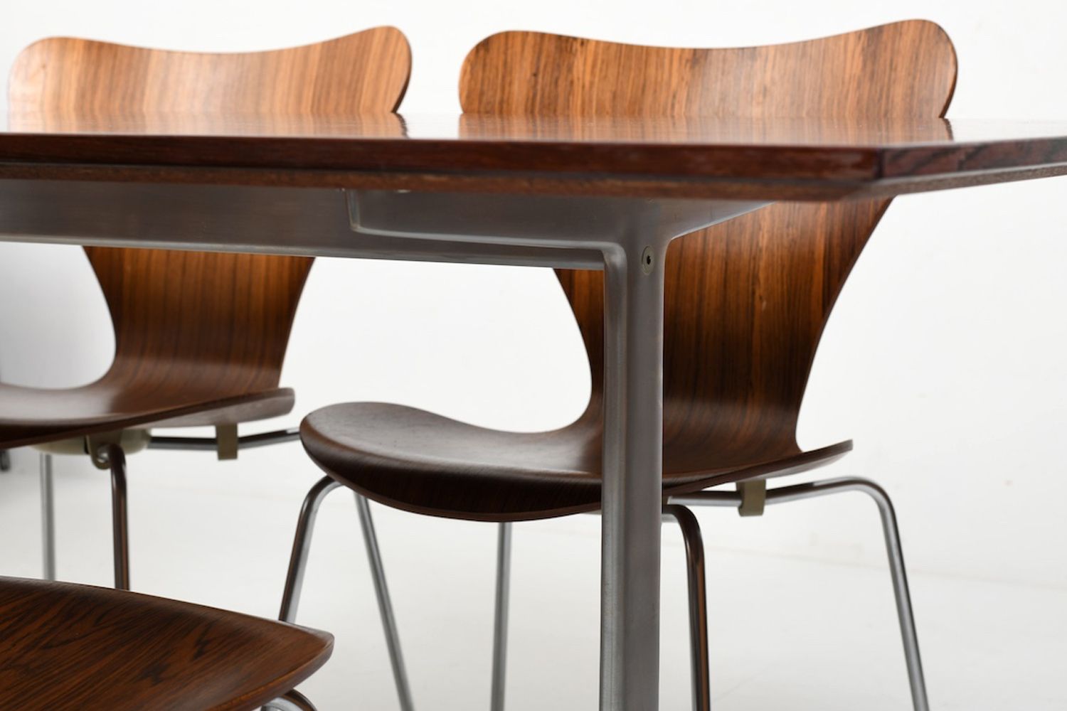 Arne Jacobsen Shaker Table And Series 7 Chairs 1960s photo Furniture