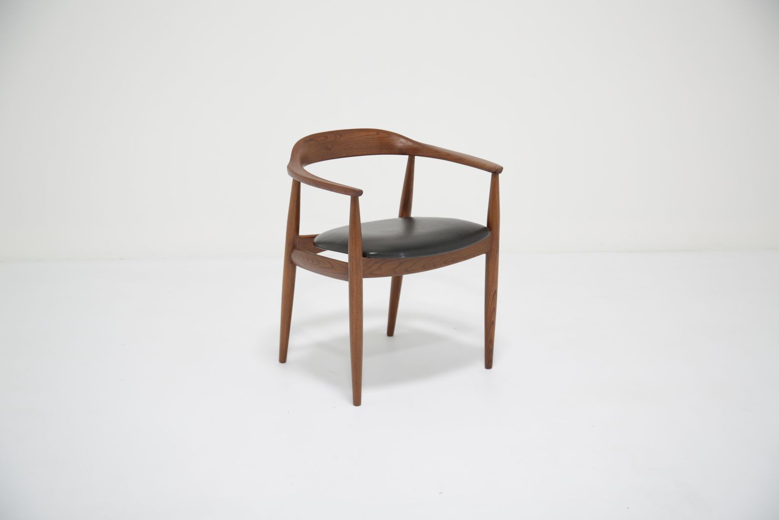 photo vinterior Vintage Danish Black Leather And Teak Desk Chair By Illum Wikkelso For N. Eilersen, 1960s.