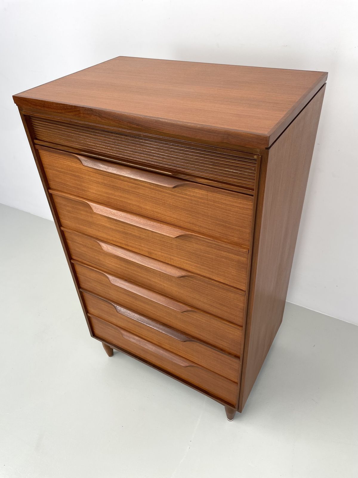 Vintage White & Newton Chest Of Drawers. photo Furniture