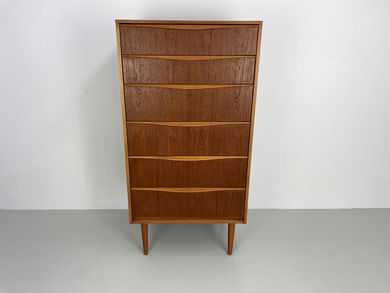 Vintage White & Newton Chest Of Drawers. photo vintage