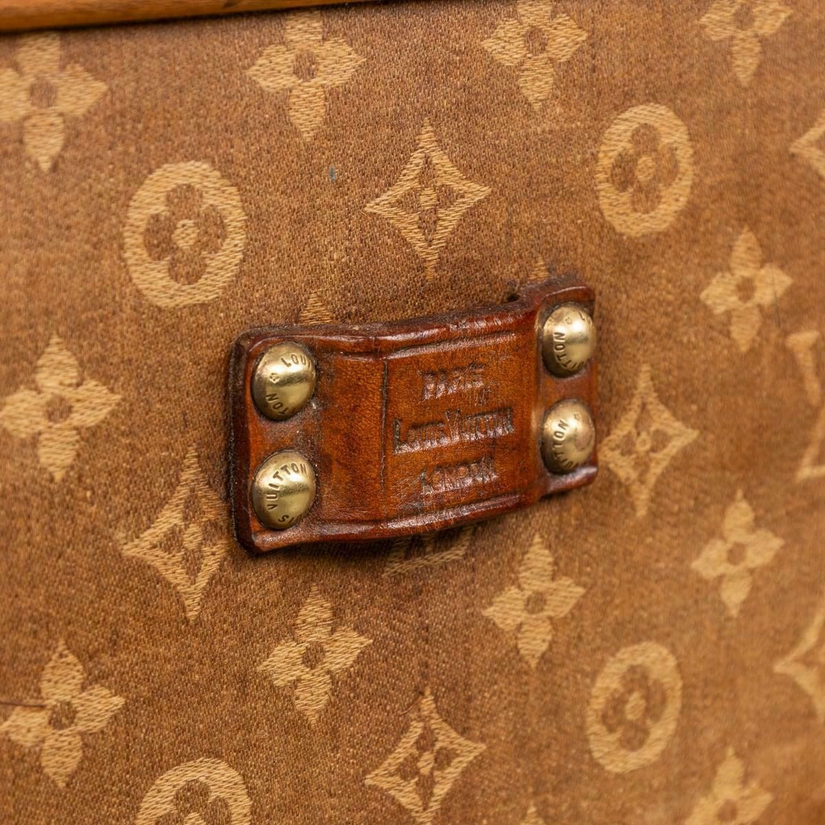 photo vintage Antique 20thc Louis Vuitton "Malle Haute" Trunk In Woven Canvas, France C.1900