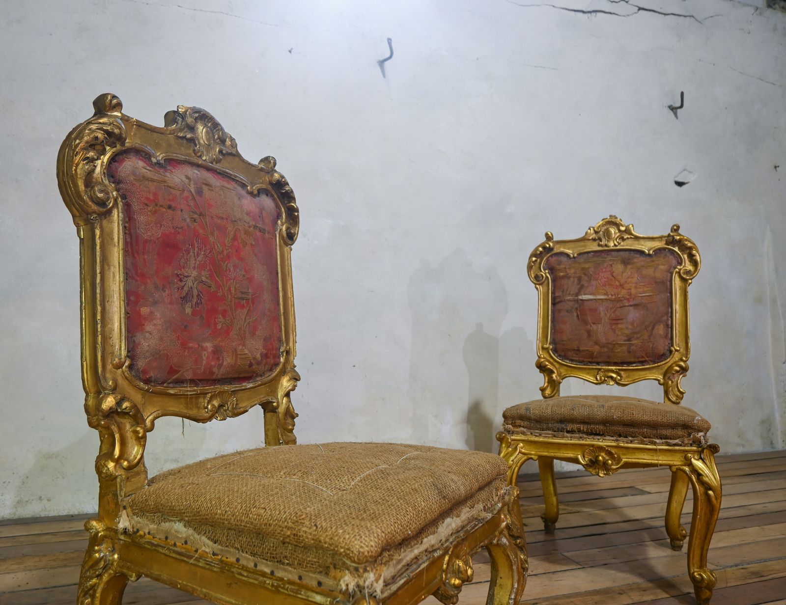 A Pair Of 18th Century North Italian Giltwood Side Chairs photo vinterior