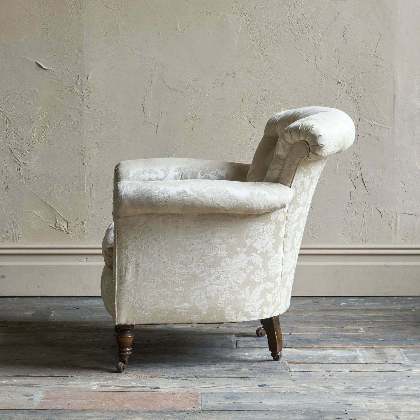 Antique Woodstock Style Tub Armchair photo 1260.0