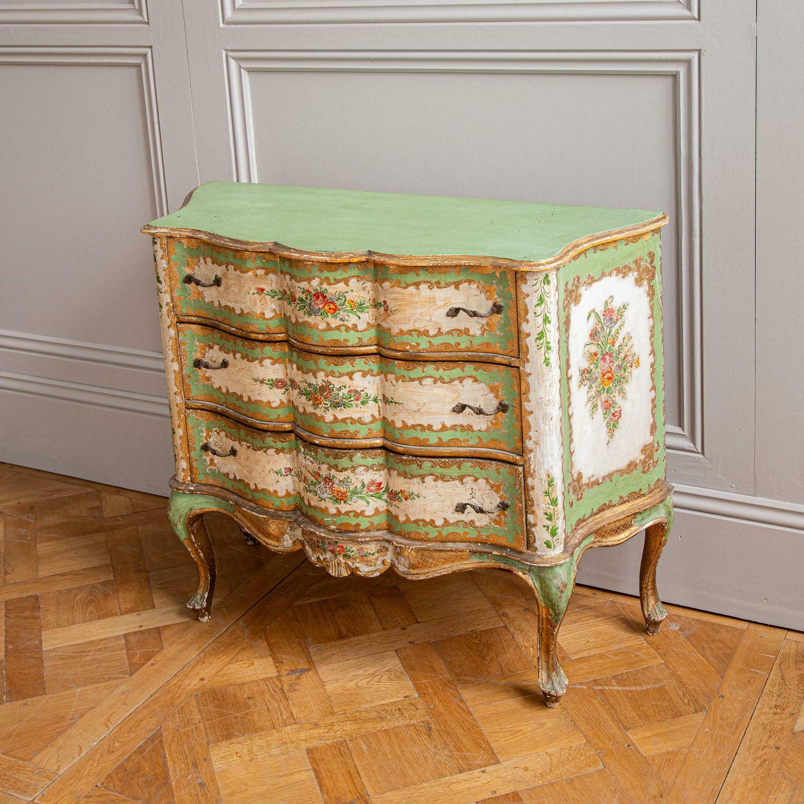Serpentine Commode, 18th Century Style Italian Floral Painted And Gilt photo vinterior
