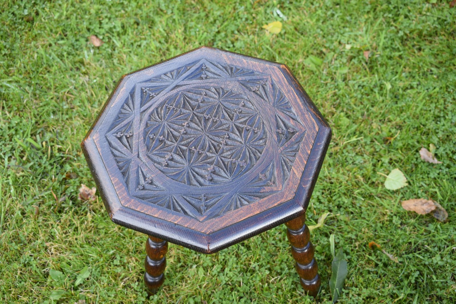 photo vinterior Octagonal Bobbin Turned Table, 1900s