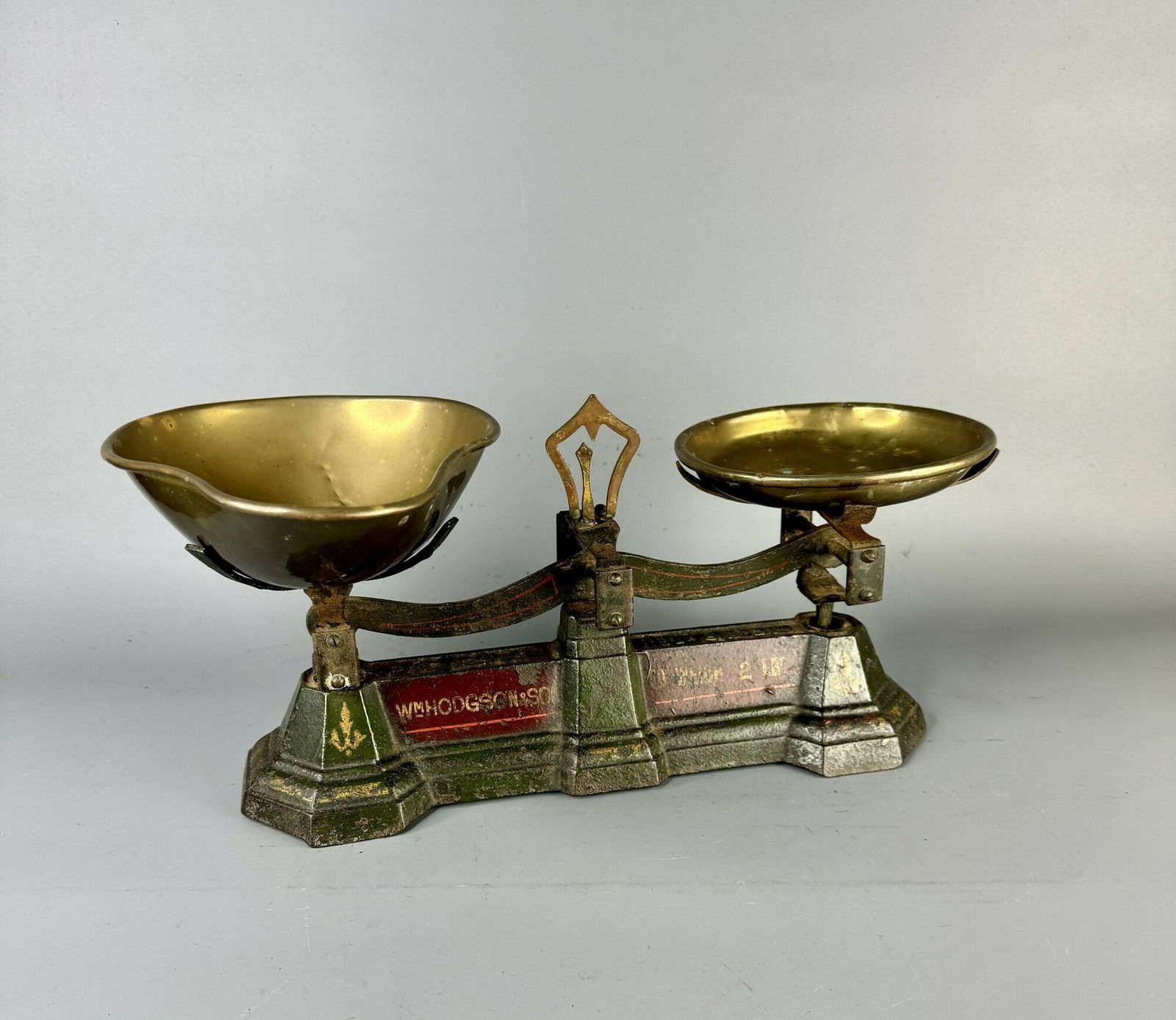 Antique Cast Iron & Brass Weighting Scales By Wm. Hodgson Salford, In Original Paint photo 75.0
