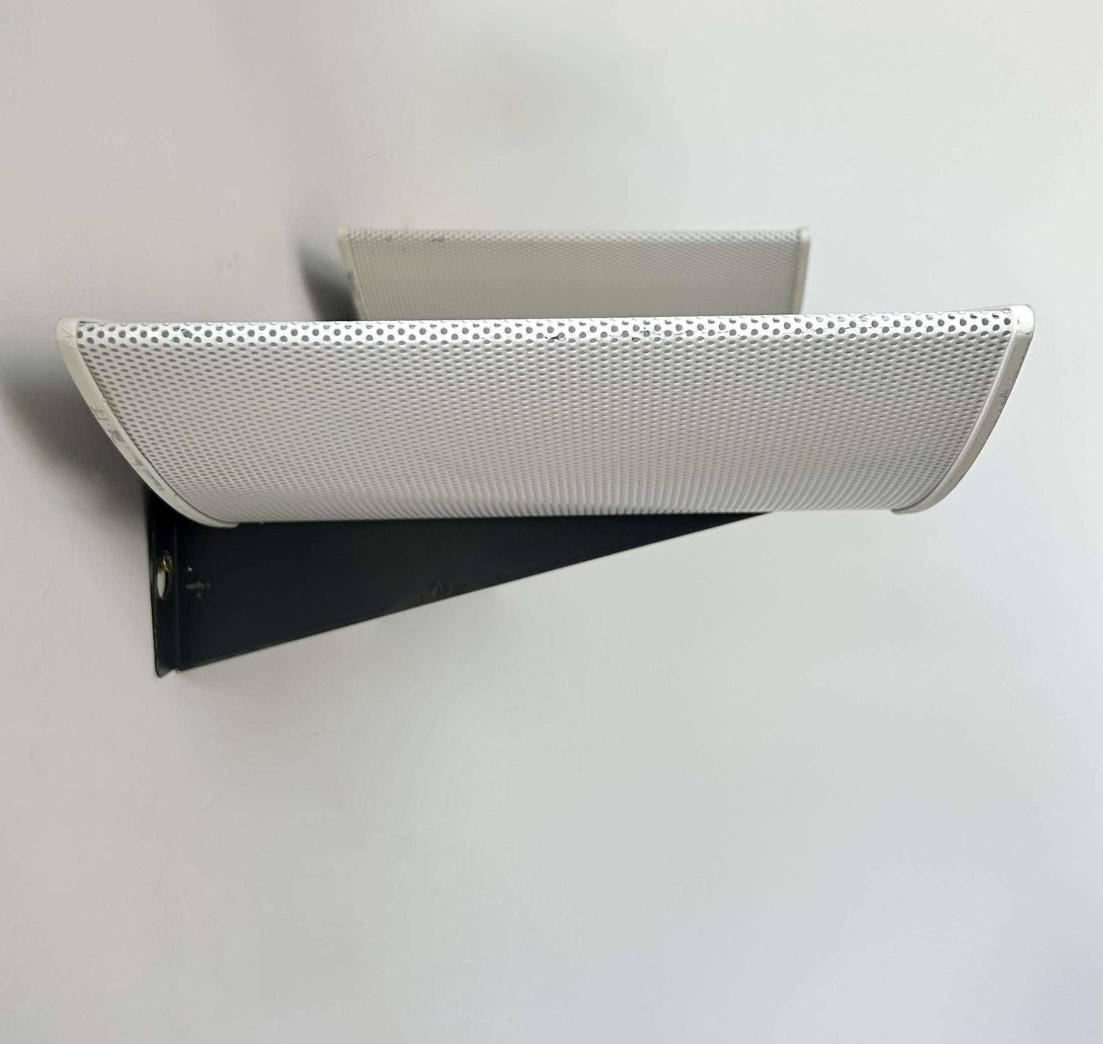 photo vinterior Pair Of Modernist Wall Lights, Black And White Lacquered Metal, Italy 1980