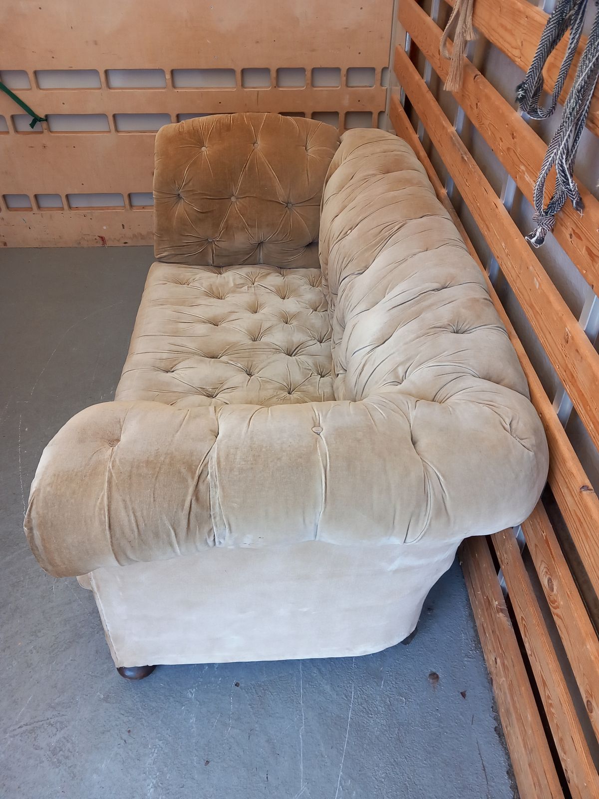 Victorian Chesterfield Sofa, 1800s photo furniture