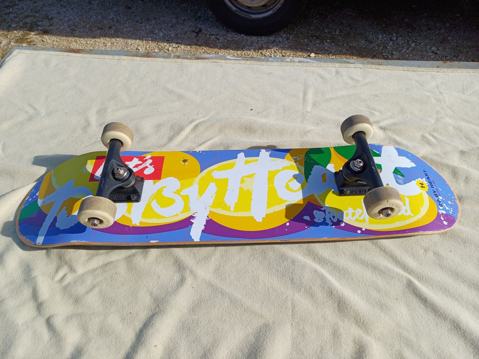 photo furniture Skate Do By Heart With Billboard From The Year 1978