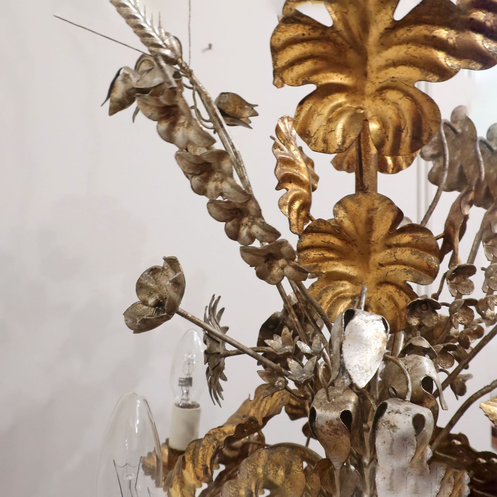 Hollywood Regency Italian Mid Century Gilt And Silver Gilt Metal Floral Chandelier photo vinterior