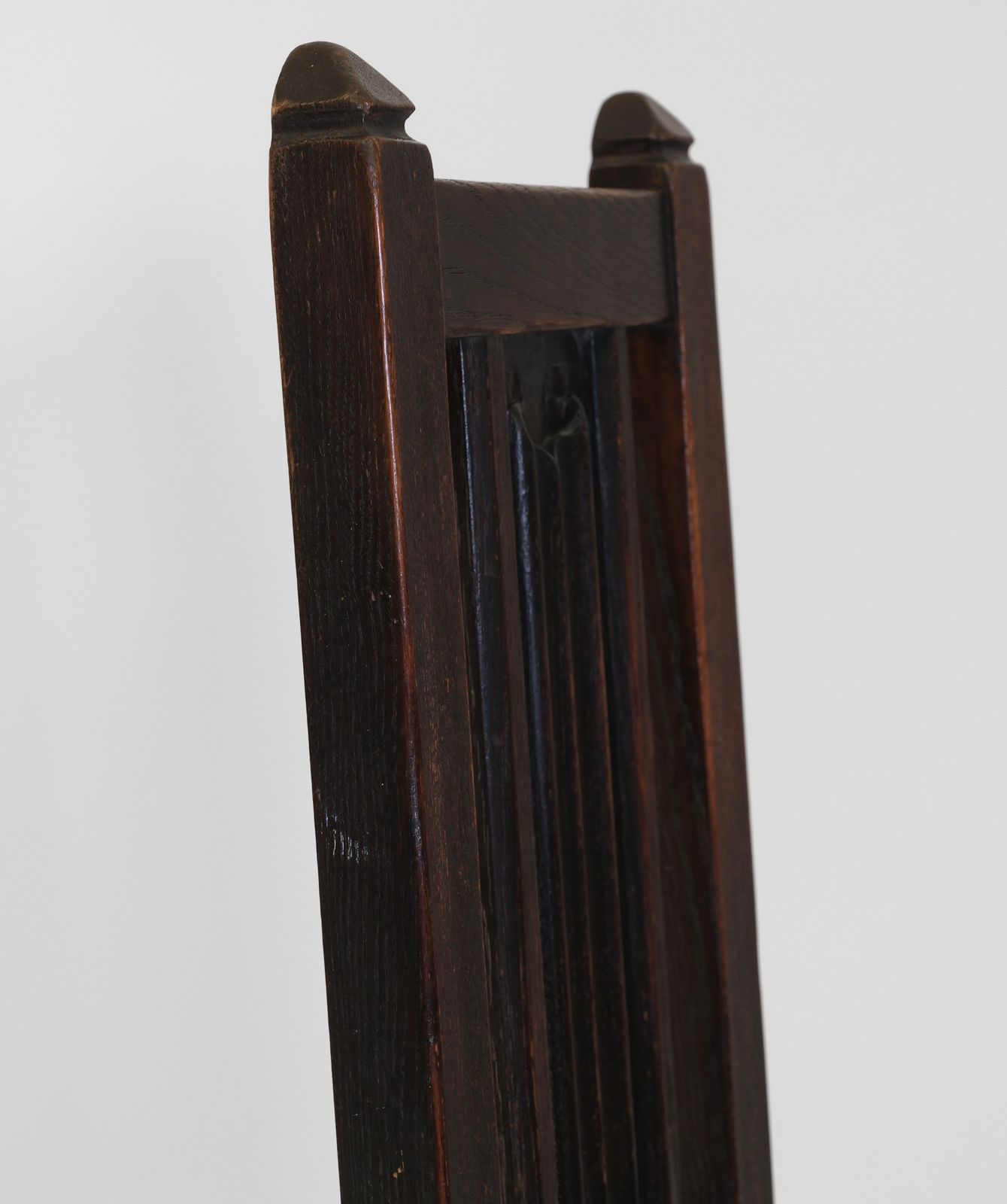 photo furniture Arts & Crafts Oak And Leather Arrow Head Side Chair