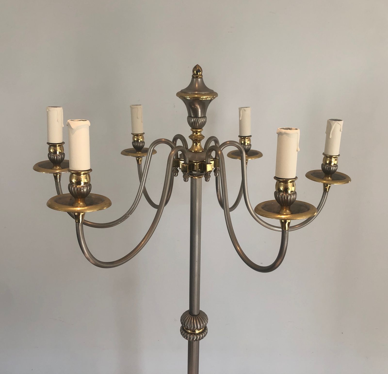 Silver Metal Floor Floor Lamp And 6 Arch Of Light Floor Lamp For Flooring Made Of Silver Plated Metal And Brass With 6 Arm Free Of Light. French Work. photo 1850.0