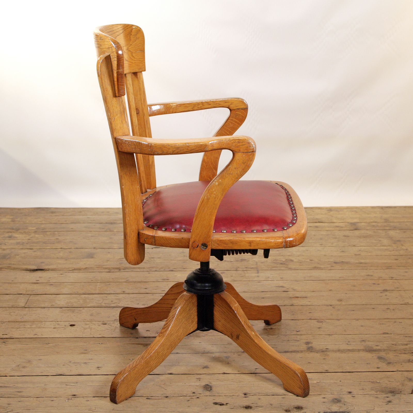 A Fully Restored, Edwardian, Oak, Revolving Armchair, Circa 1910. photo vinterior