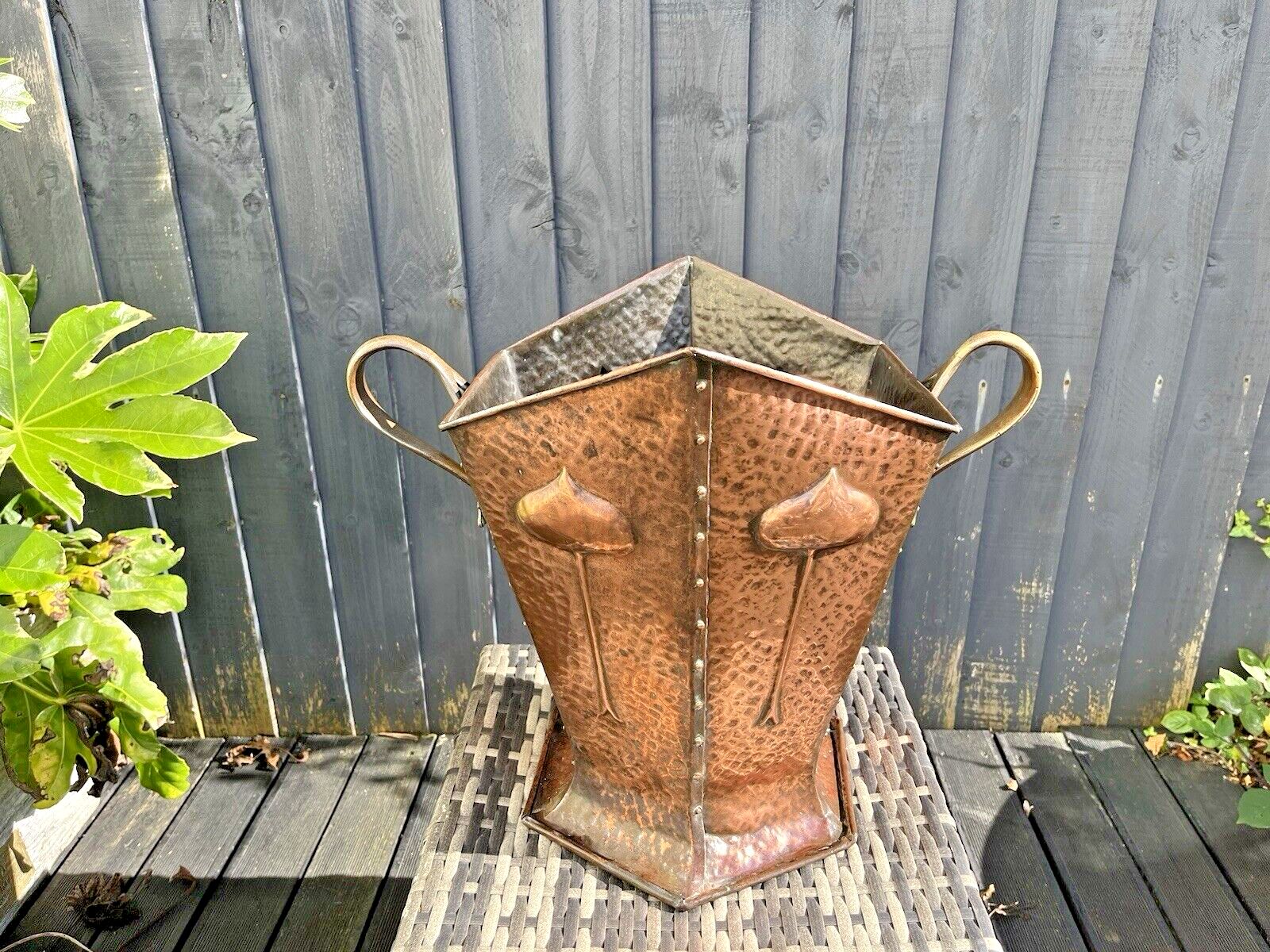 photo vinterior Antique Art Nouveau Beaten Copper Brass Riveted Coal Box Scuttle Log Bucket Bin