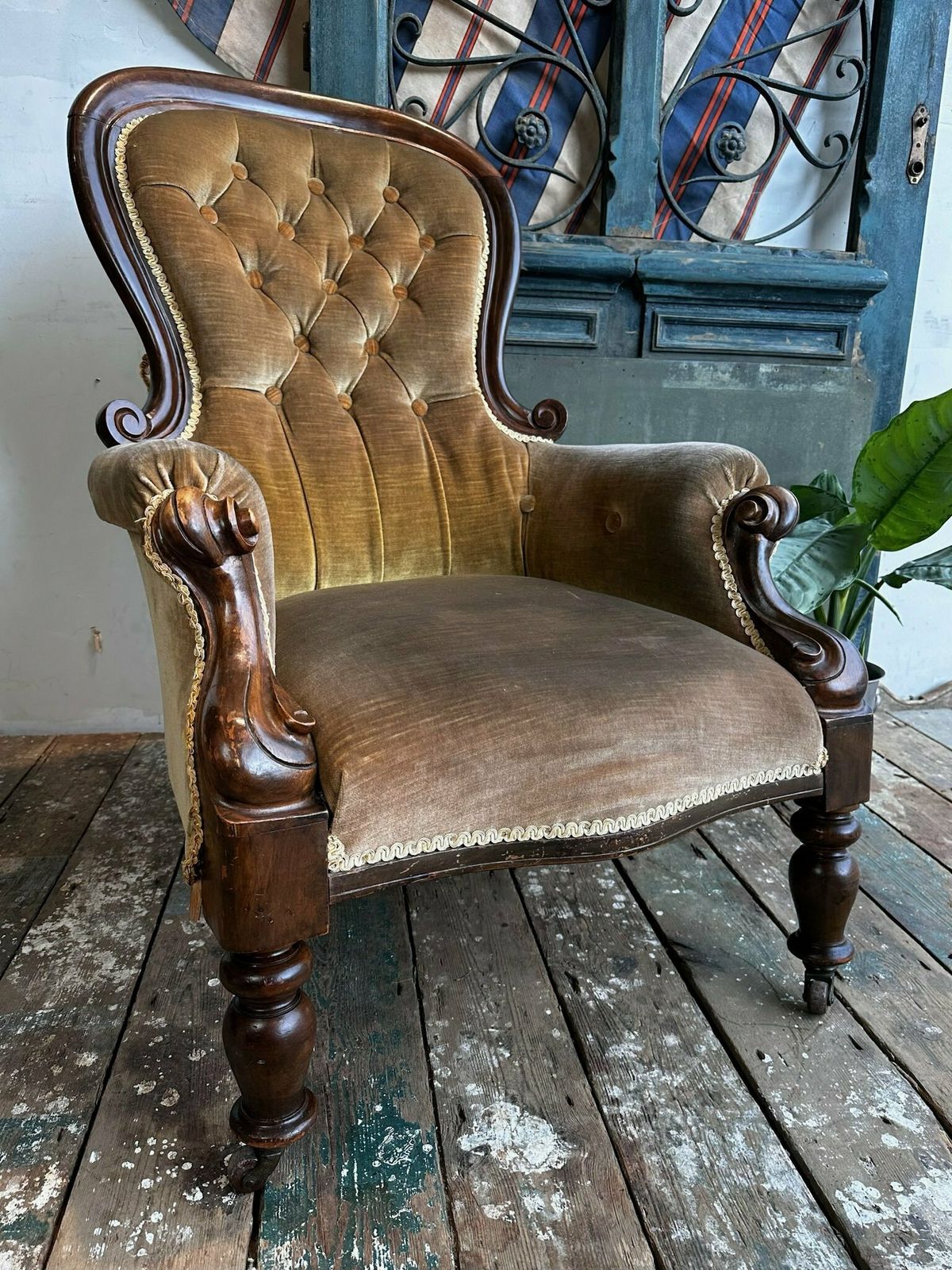 Beautiful English Velvet Chair W/ Mahogany Frame C.1910 photo 313.0