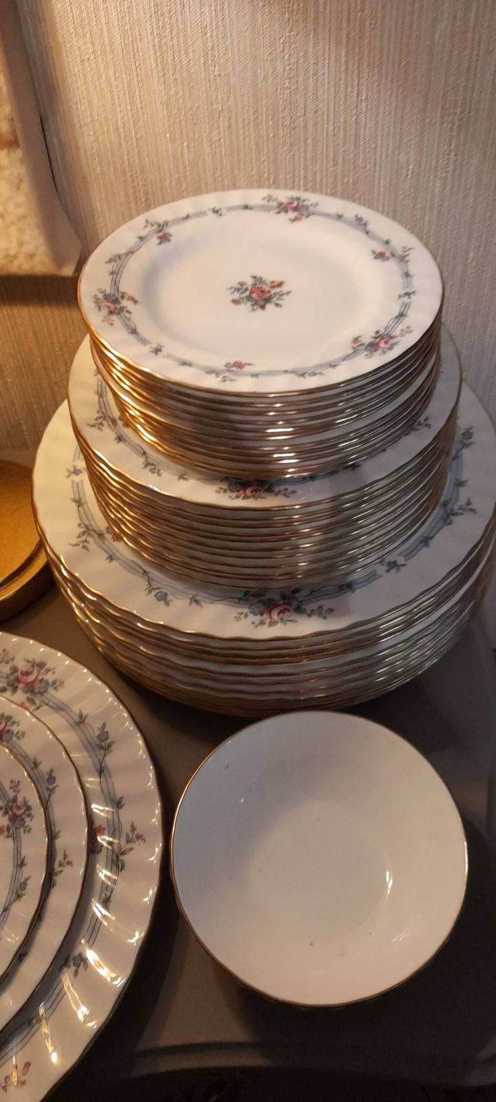 Minton Chartwell 12 Dinner Service Plus Extras. Truly Stunning. Mint Condition photo furniture