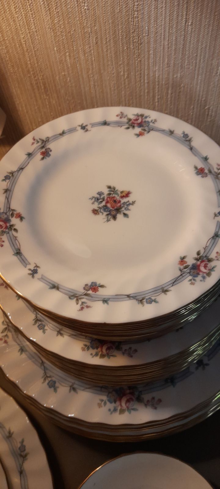 Minton Chartwell 12 Dinner Service Plus Extras. Truly Stunning. Mint Condition photo for sale