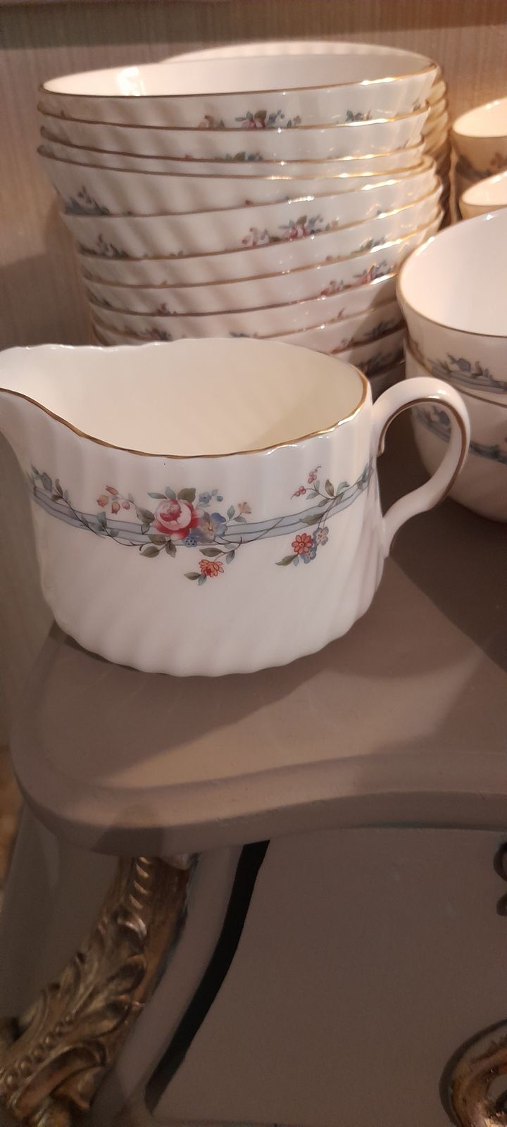 photo furniture Minton Chartwell 12 Dinner Service Plus Extras. Truly Stunning. Mint Condition