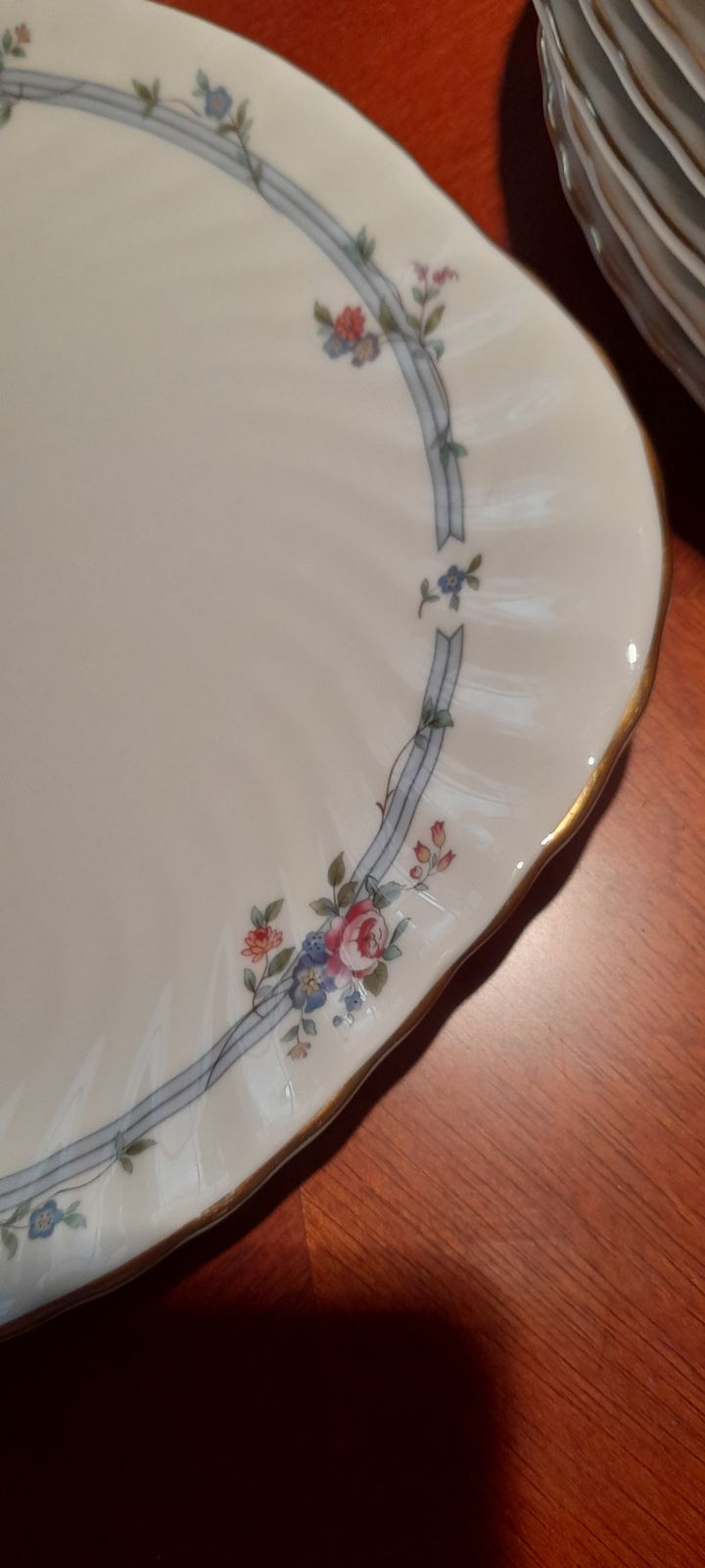 Stunning Minton Chartwell Additional Dinner Service Items. Large Chop/Serving Platter. Covered Vegetable Tureen. 6 Crescent Salad Plates Sandwich/Cake photo vinterior