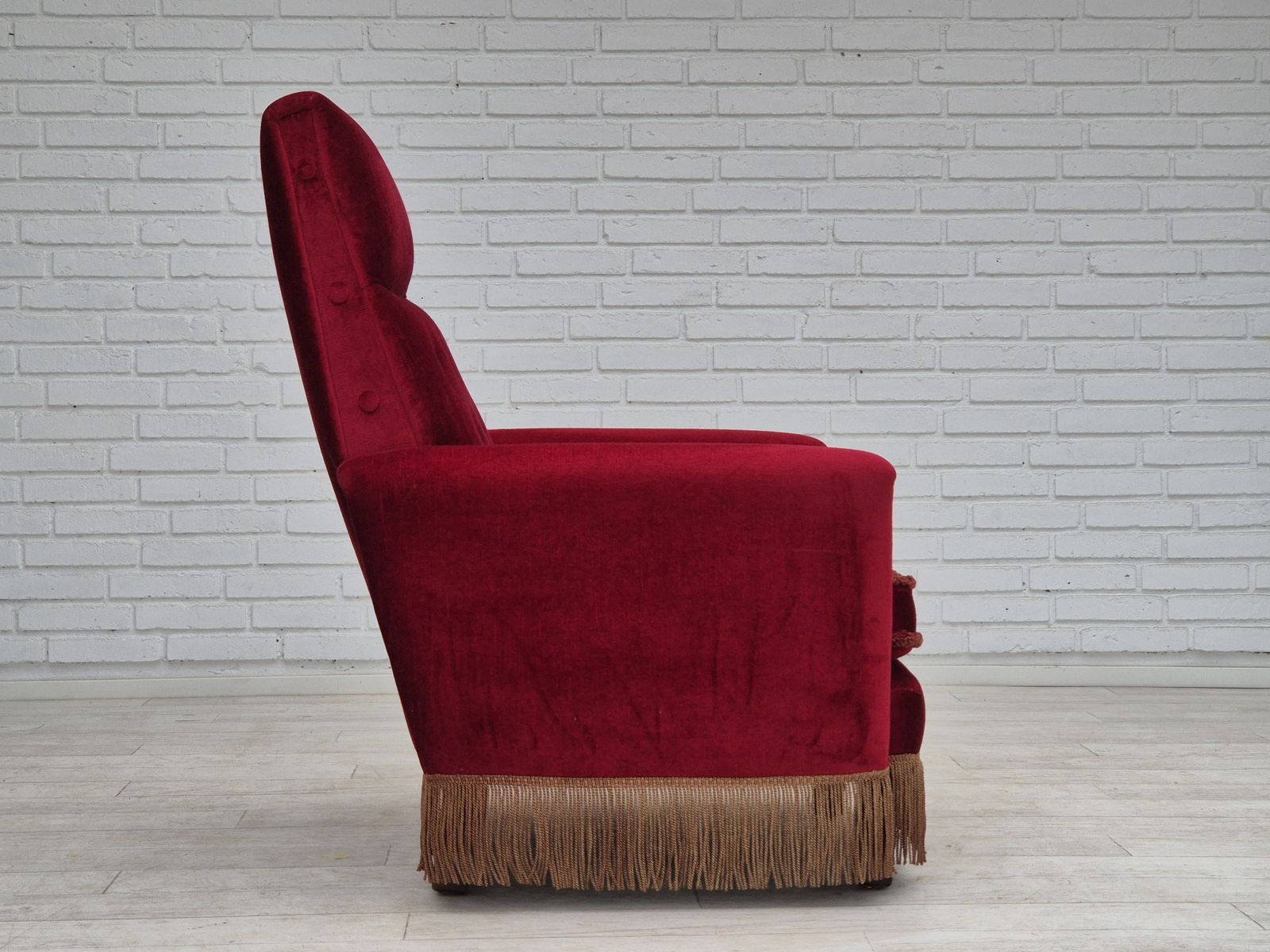Ca. Jaren 1970, Deense Fauteuil Met Hoge Rug, Ongerestaureerde Staat, Rood Meubelvelours. photo Meubels