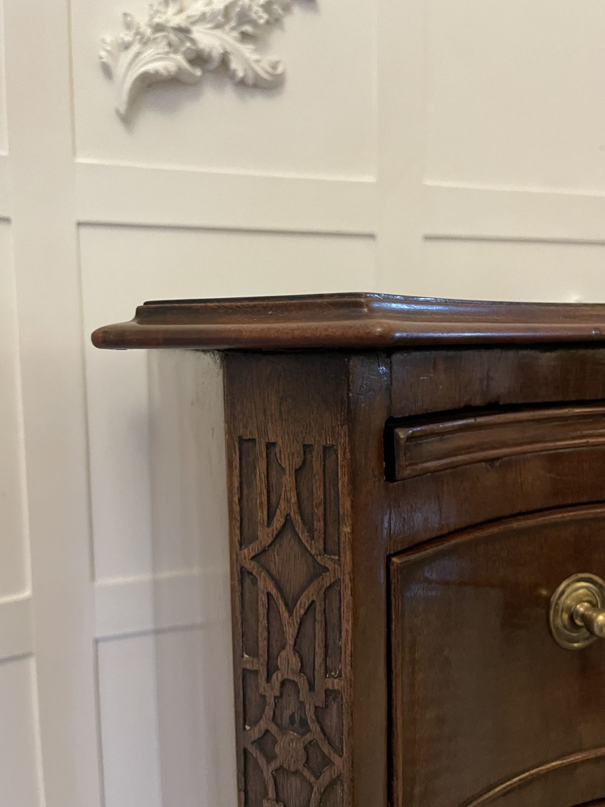 Antique Quality Figured Mahogany Serpentine Chest Of Drawers photo for sale