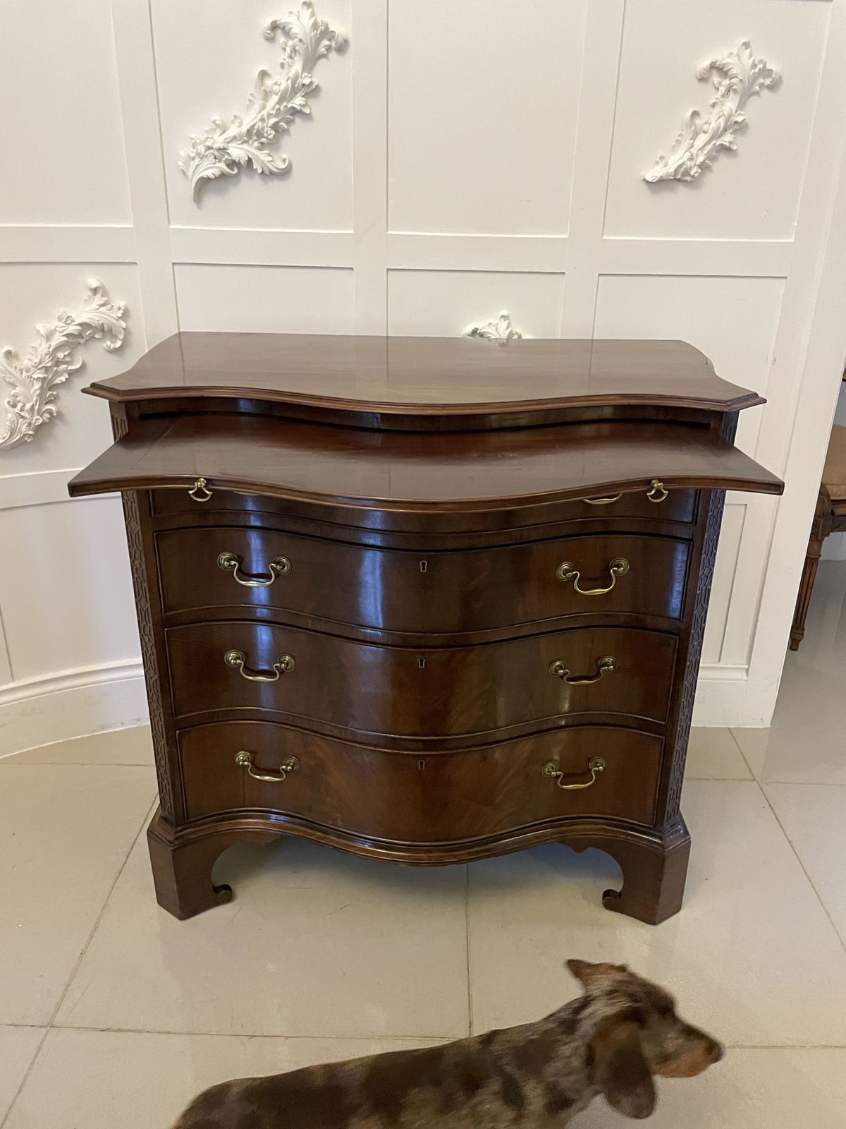 Antique Quality Figured Mahogany Serpentine Chest Of Drawers photo vintage