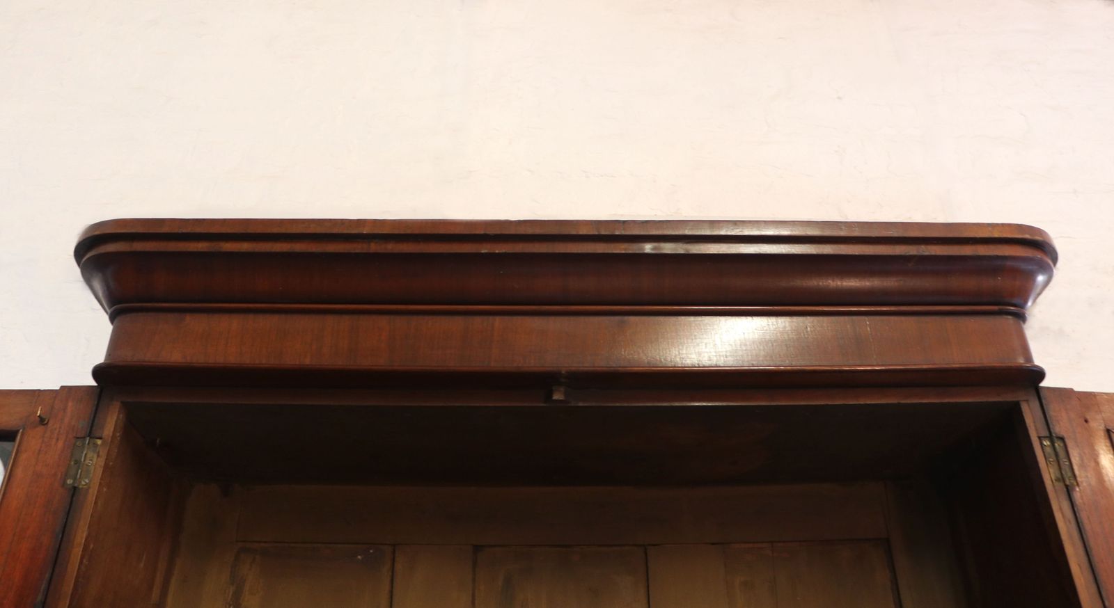 A Fabulous Late Victorian Mahogany Bookcase Cabinet. photo vinterior