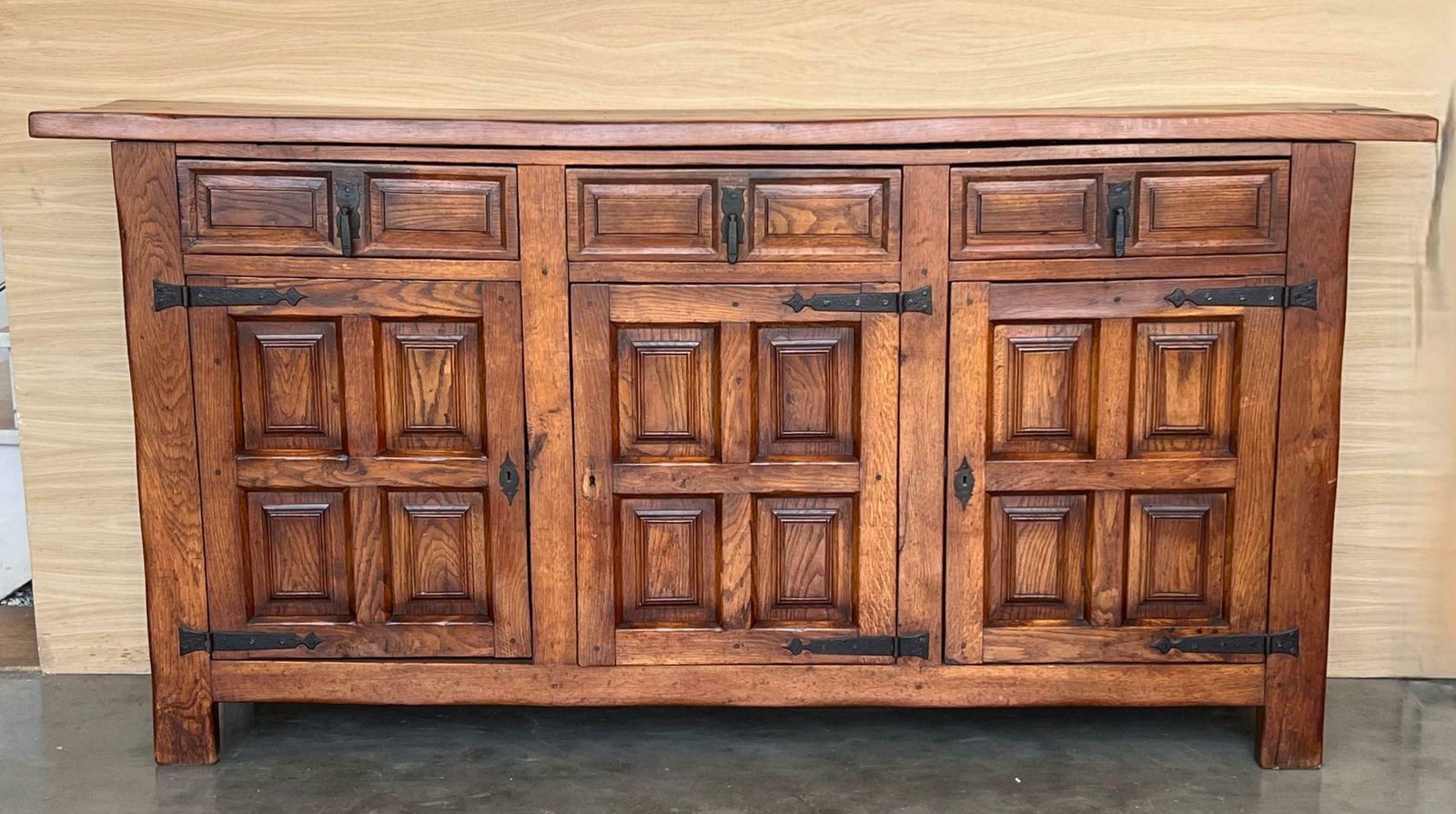 Grand buffet baroque catalan en chêne sculpté de style toscan, XIXe siècle photo furniture